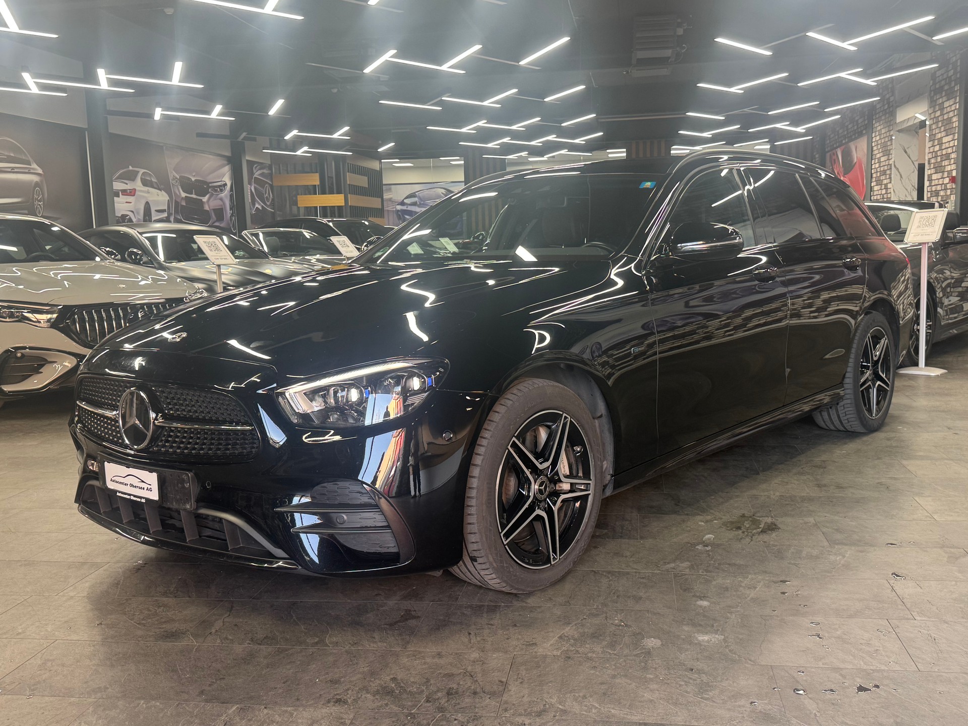 MERCEDES-BENZ E 300 de T 4Matic AMG Line 9G-Tronic-image-0