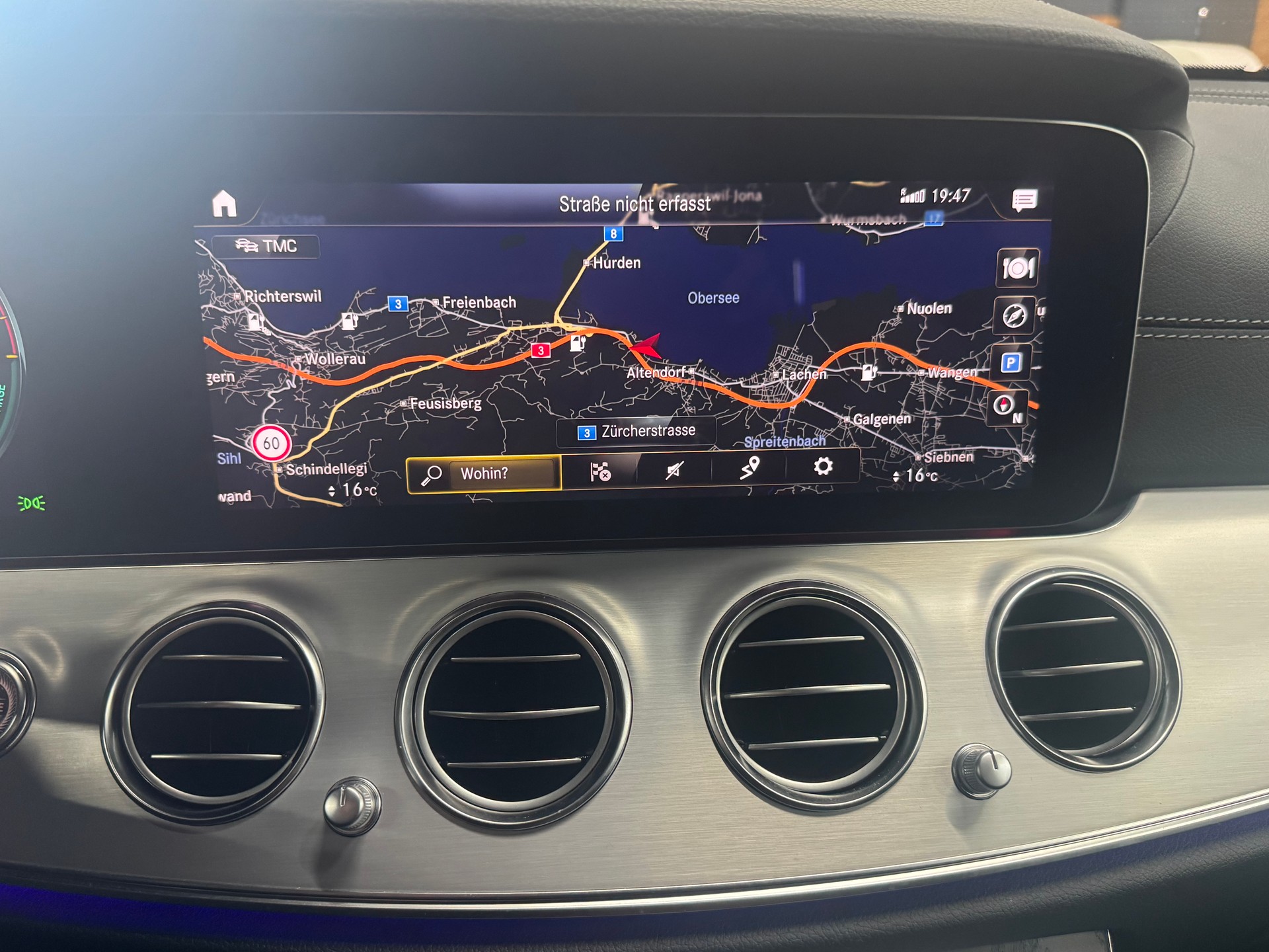 MERCEDES-BENZ E 300 de T 4Matic AMG Line 9G-Tronic-image-13