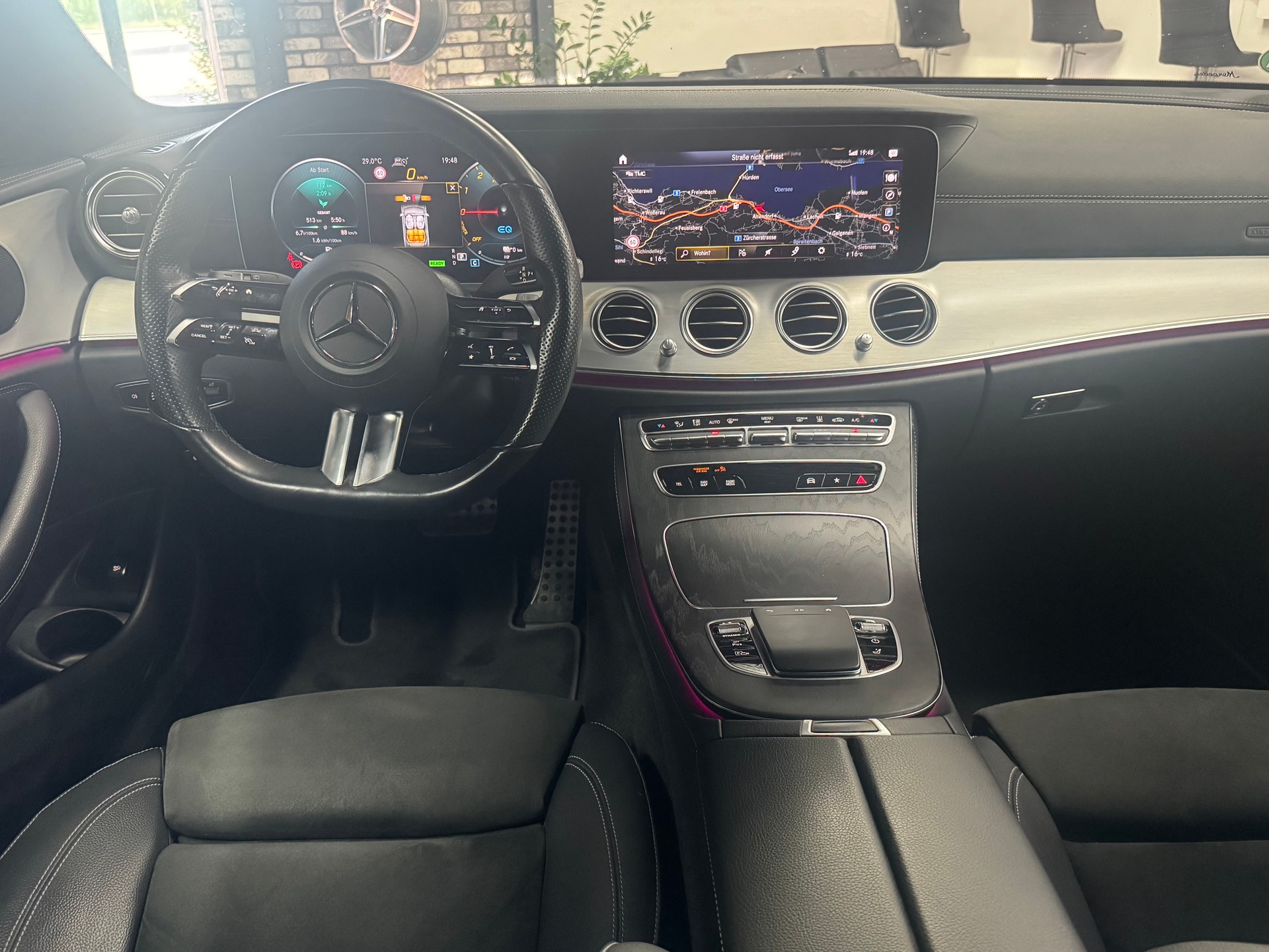 MERCEDES-BENZ E 300 de T 4Matic AMG Line 9G-Tronic-image-16