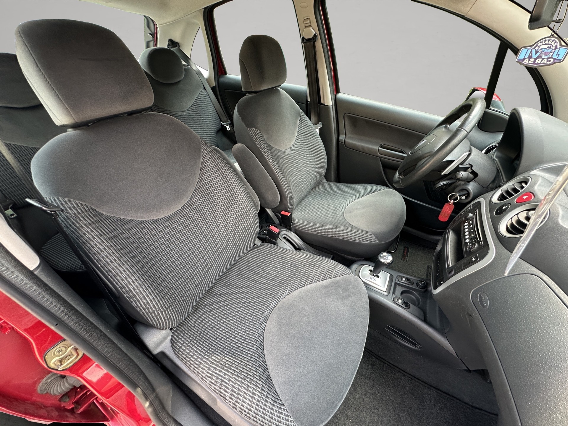 CITROEN C3 1.4i 16V Stop&Start Sensodrive-image-13