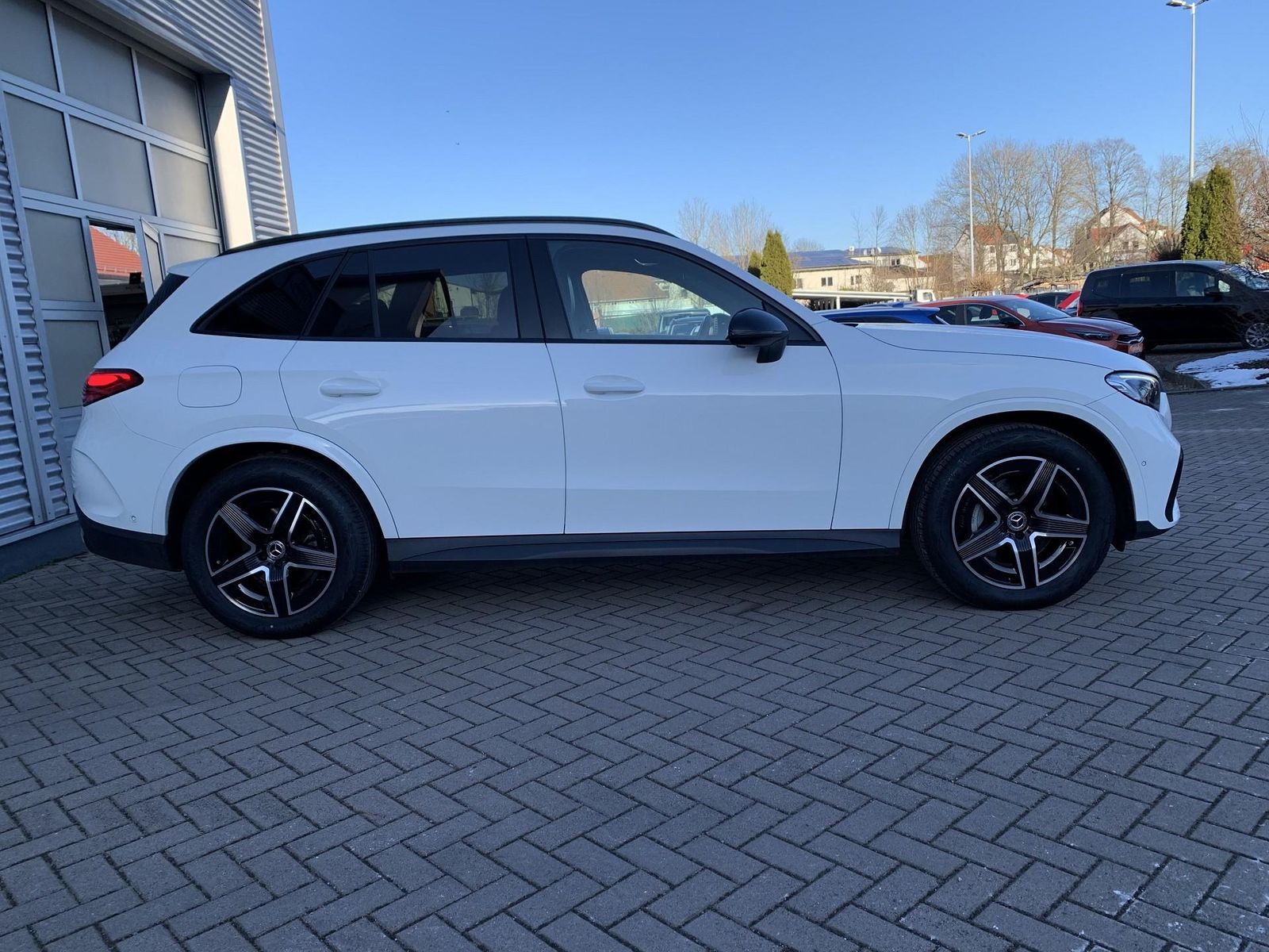 MERCEDES-BENZ GLC 300 d 4Matic AMG Line 9G-Tronic-showroom-element-2
