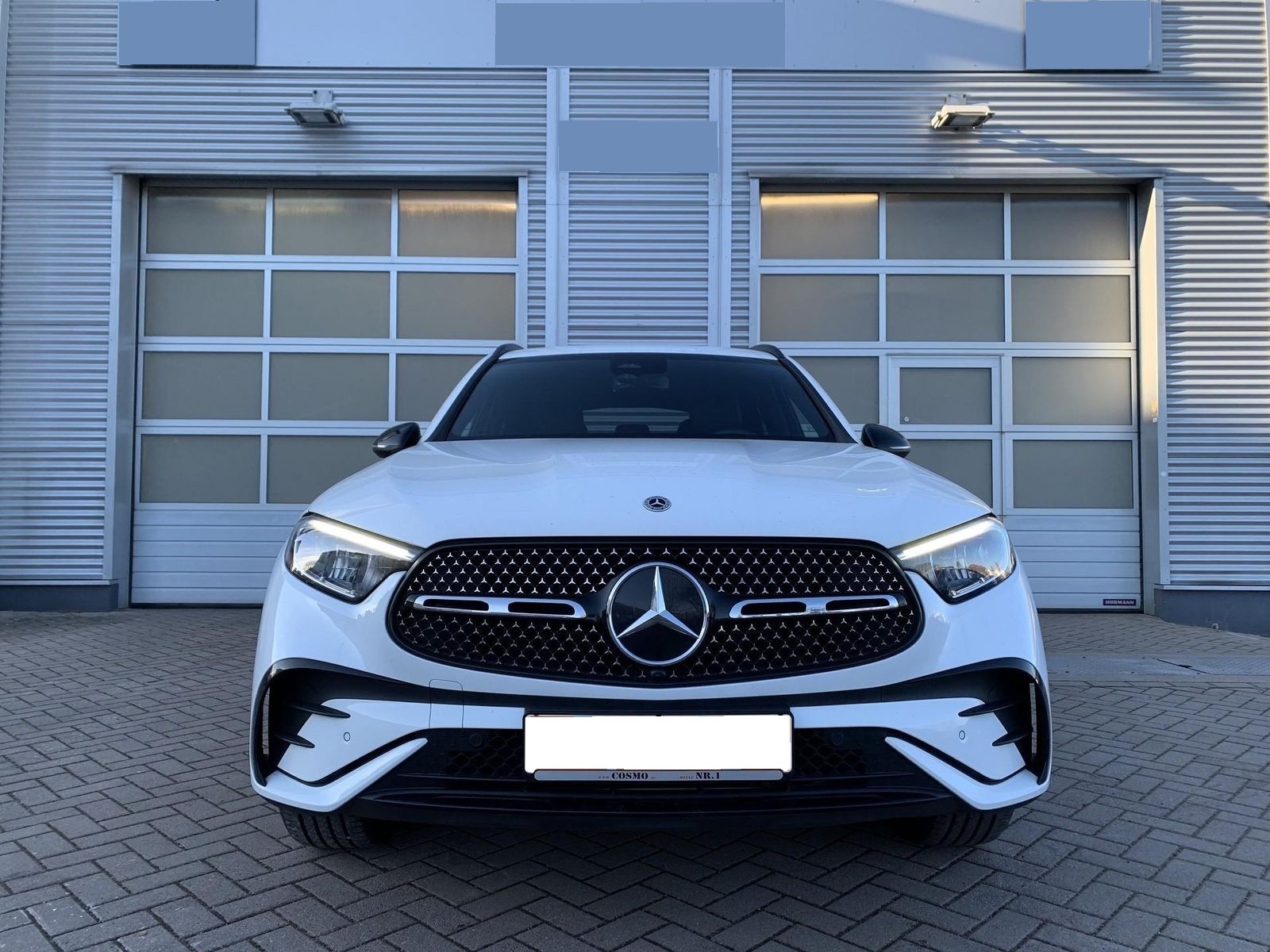 MERCEDES-BENZ GLC 300 d 4Matic AMG Line 9G-Tronic-showroom-element-1