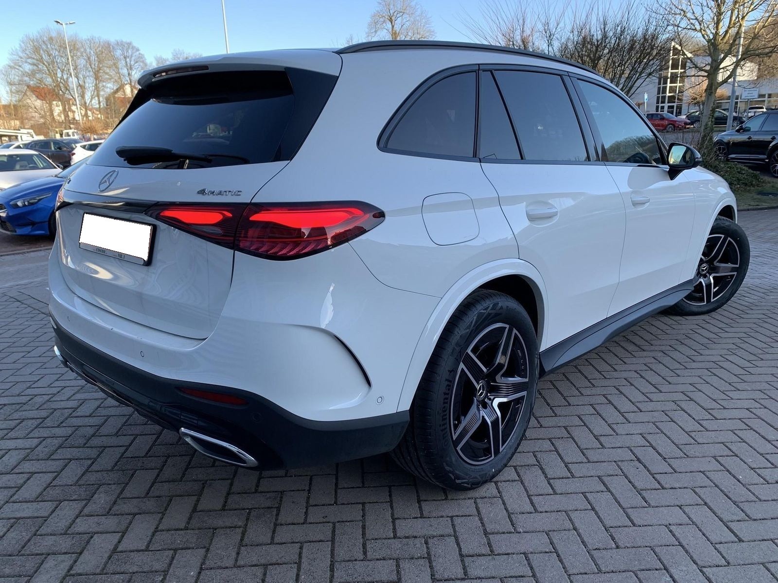 MERCEDES-BENZ GLC 300 d 4Matic AMG Line 9G-Tronic-showroom-element-3