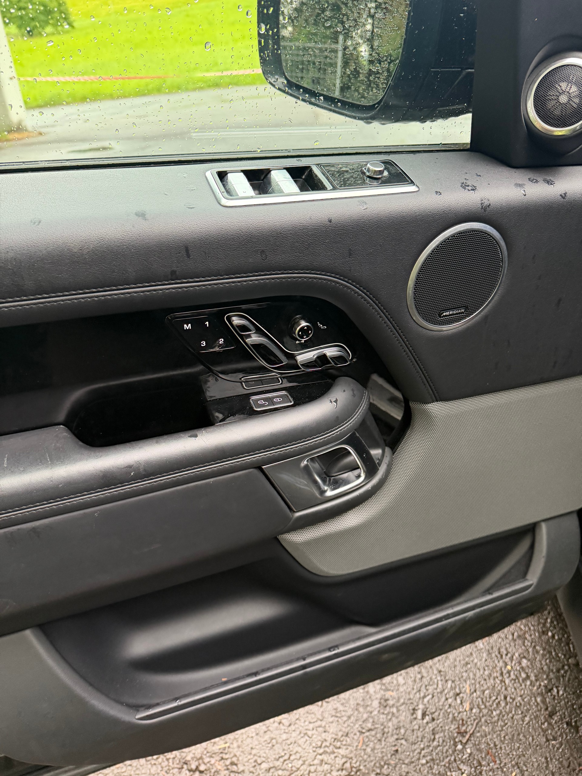 LAND ROVER 5.0 V8 SC Autobiography-image-3