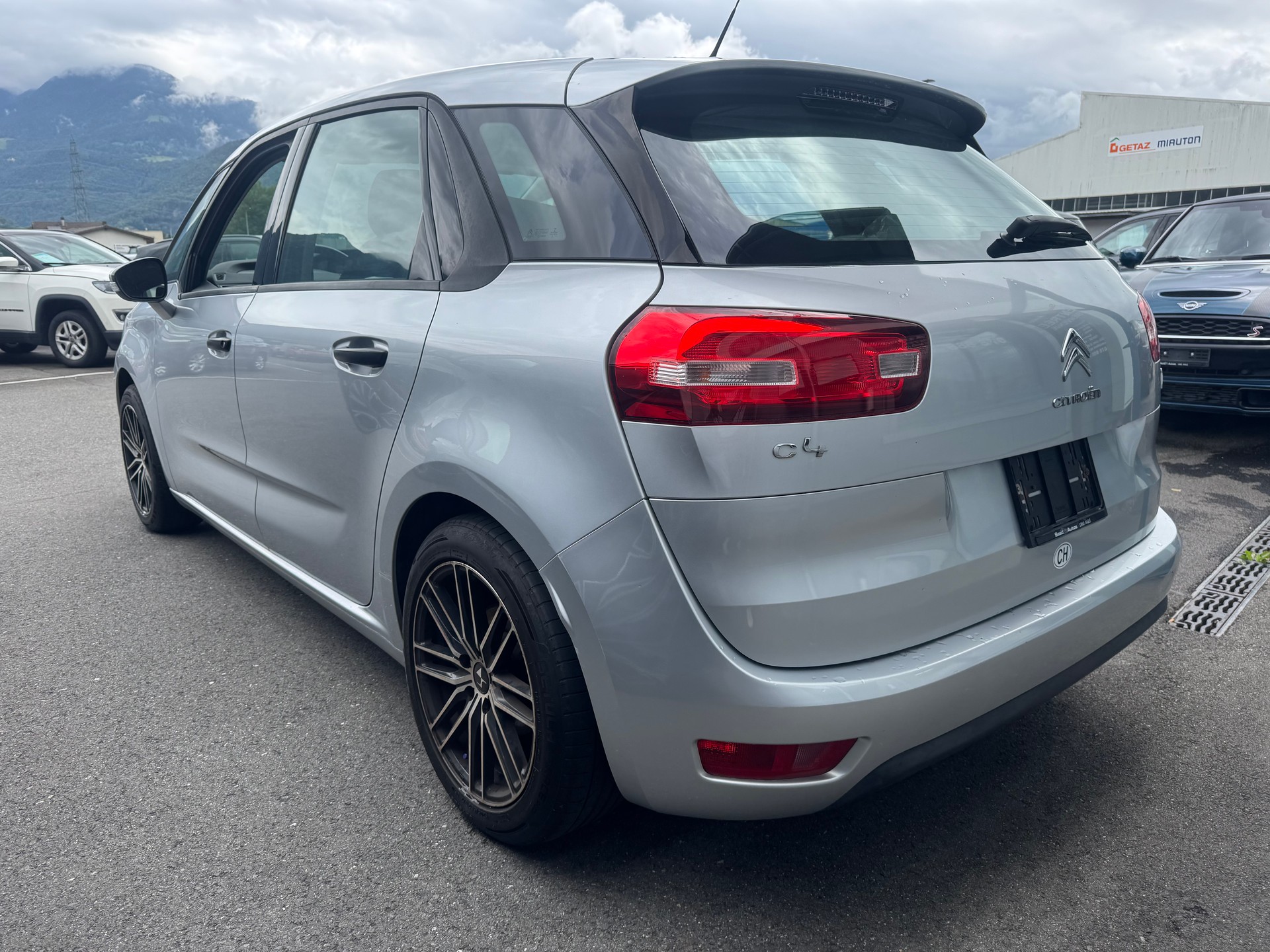 CITROEN C4 Picasso 1.6 e-HDi Attraction-image-4