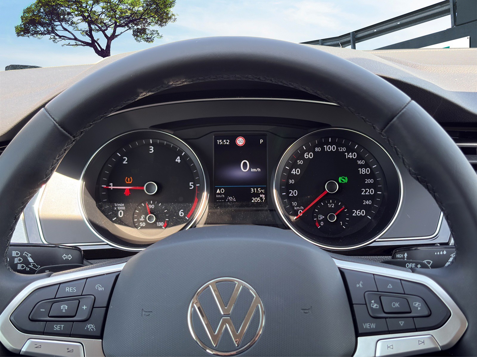 VW Passat 2.0 TDI BMT Business DSG-image-11