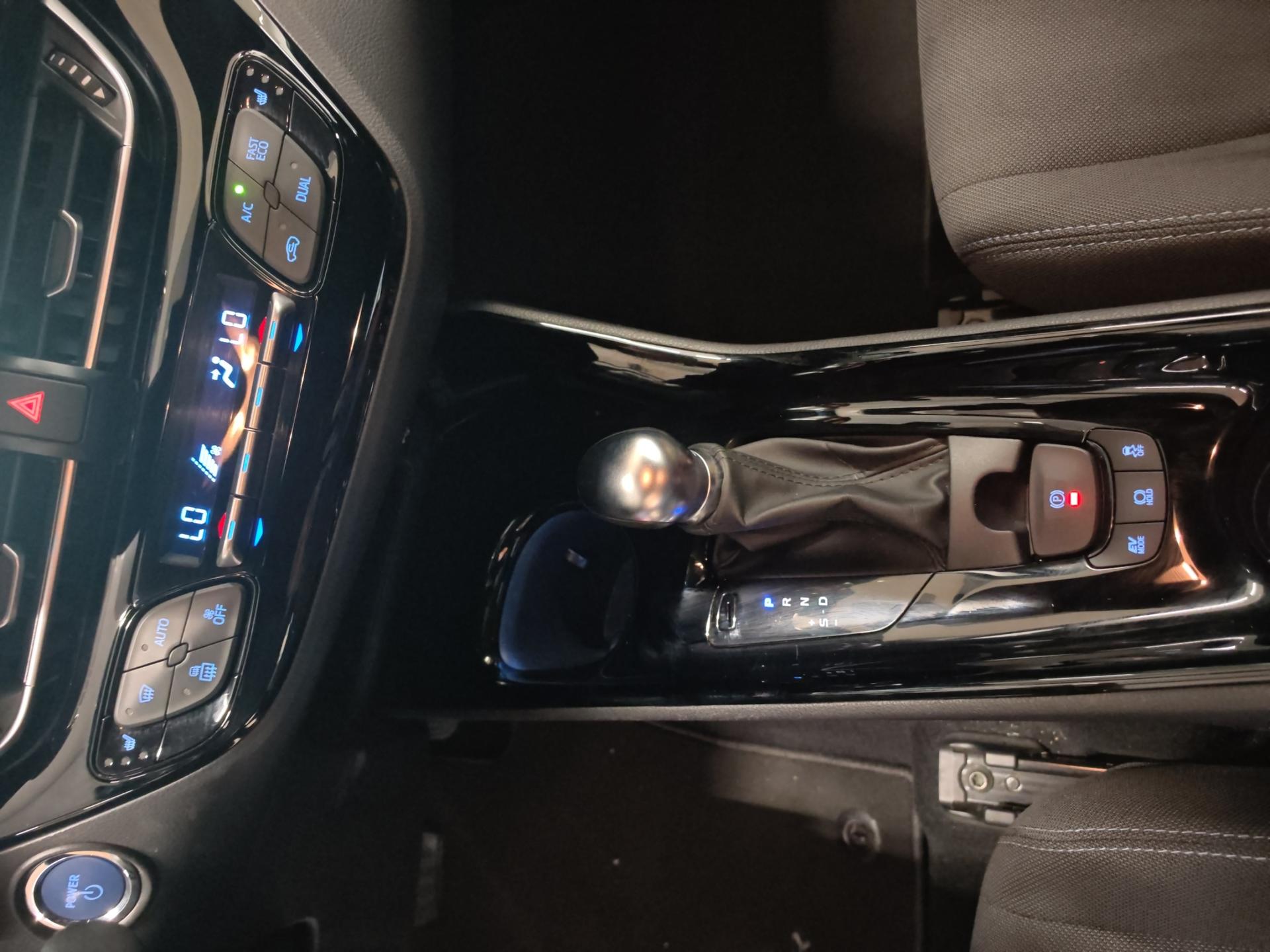 TOYOTA C-HR 2.0 HSD CVT Trend-image-21