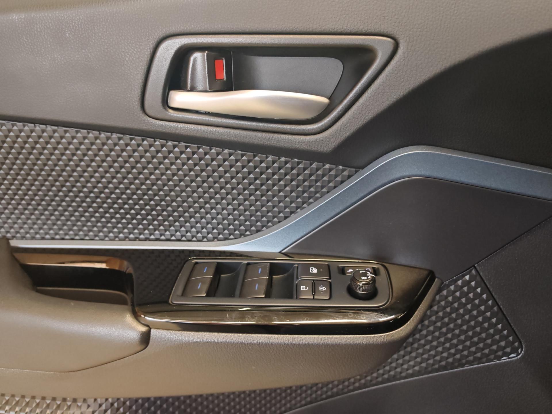 TOYOTA C-HR 2.0 HSD CVT Trend-image-22