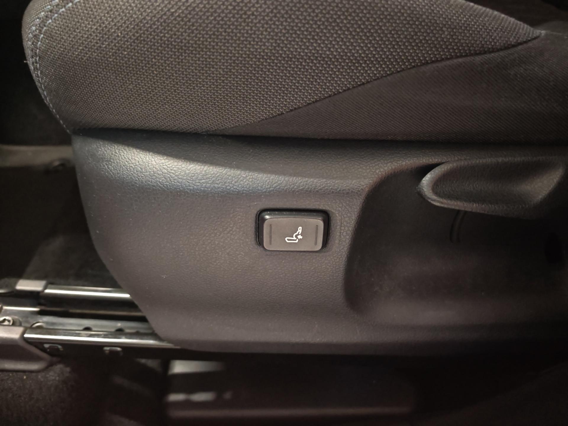 TOYOTA C-HR 2.0 HSD CVT Trend-image-19
