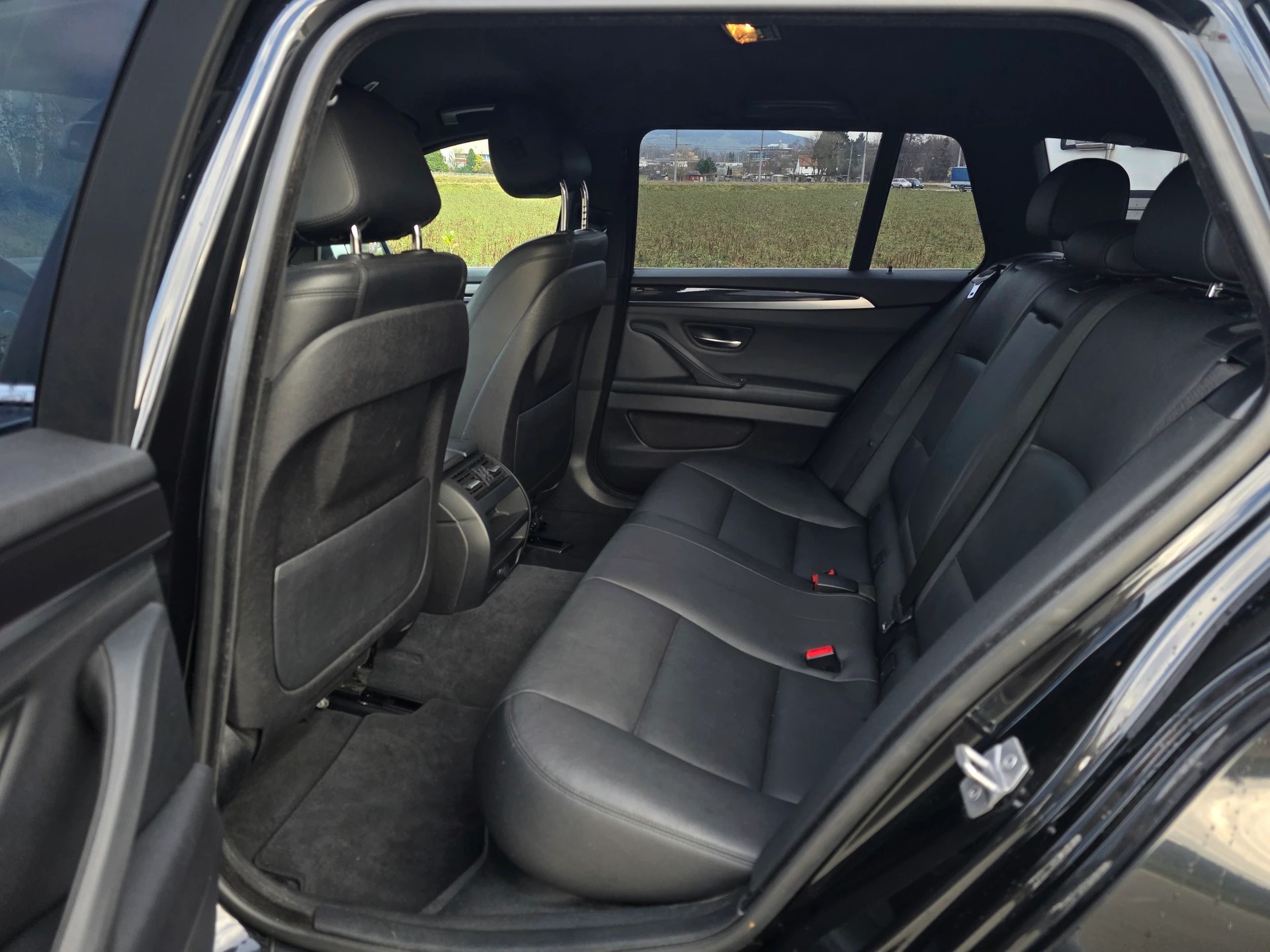 BMW 520d Touring xDrive Steptronic *CH-Fahrzeug* ab MFK *-image-15