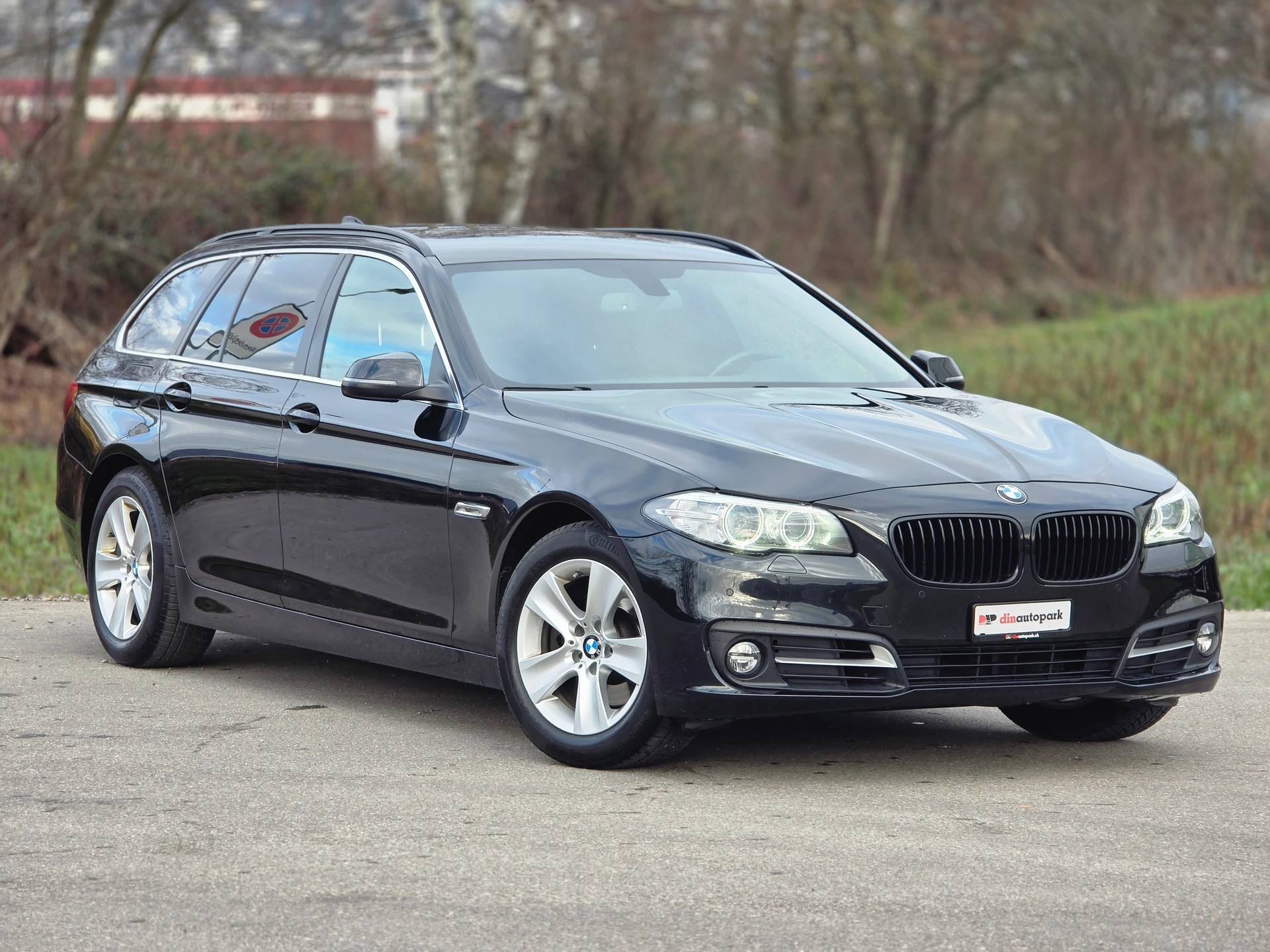 BMW 520d Touring xDrive Steptronic *CH-Fahrzeug* ab MFK *-image-1