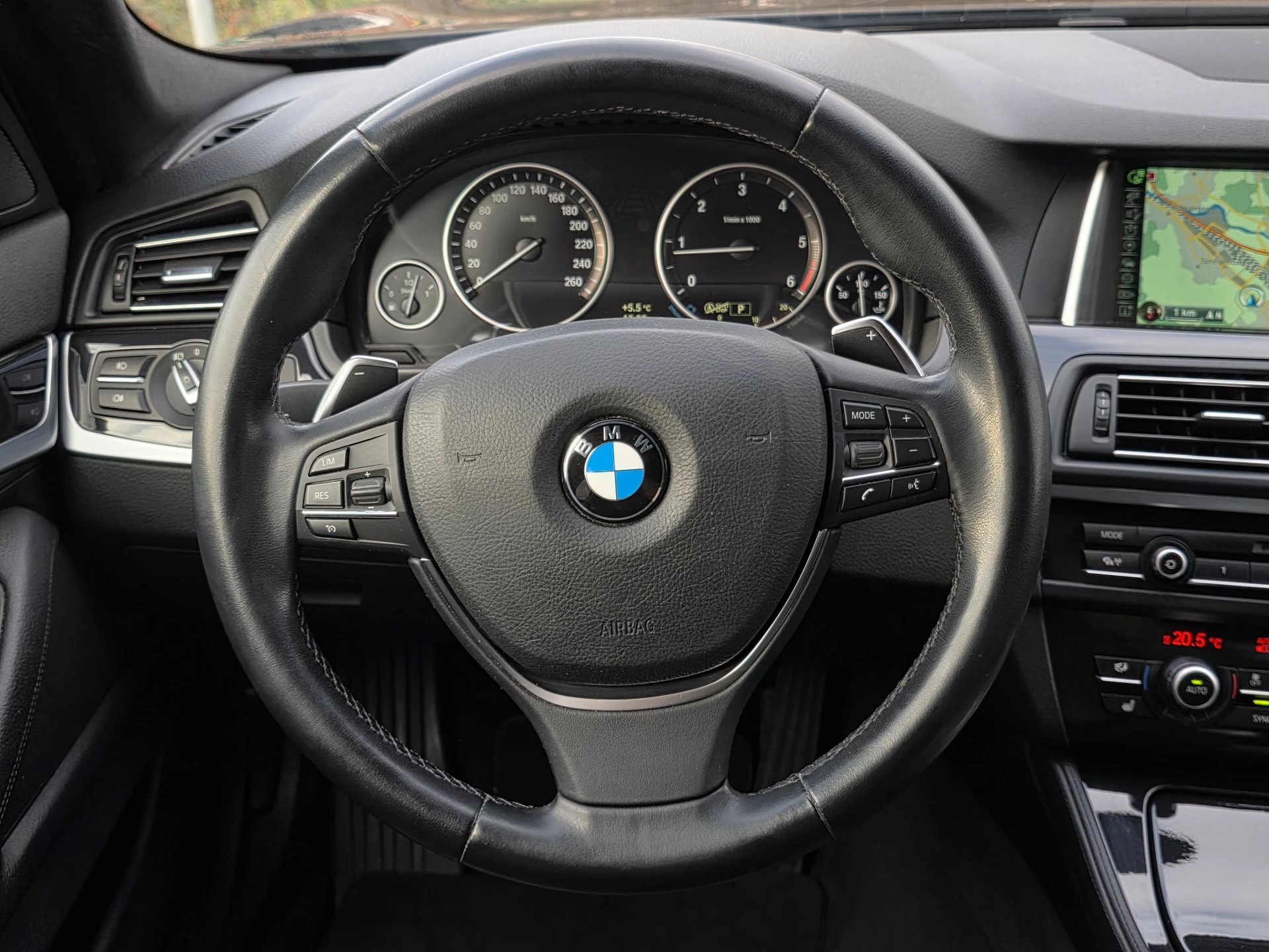 BMW 520d Touring xDrive Steptronic *CH-Fahrzeug* ab MFK *-image-9
