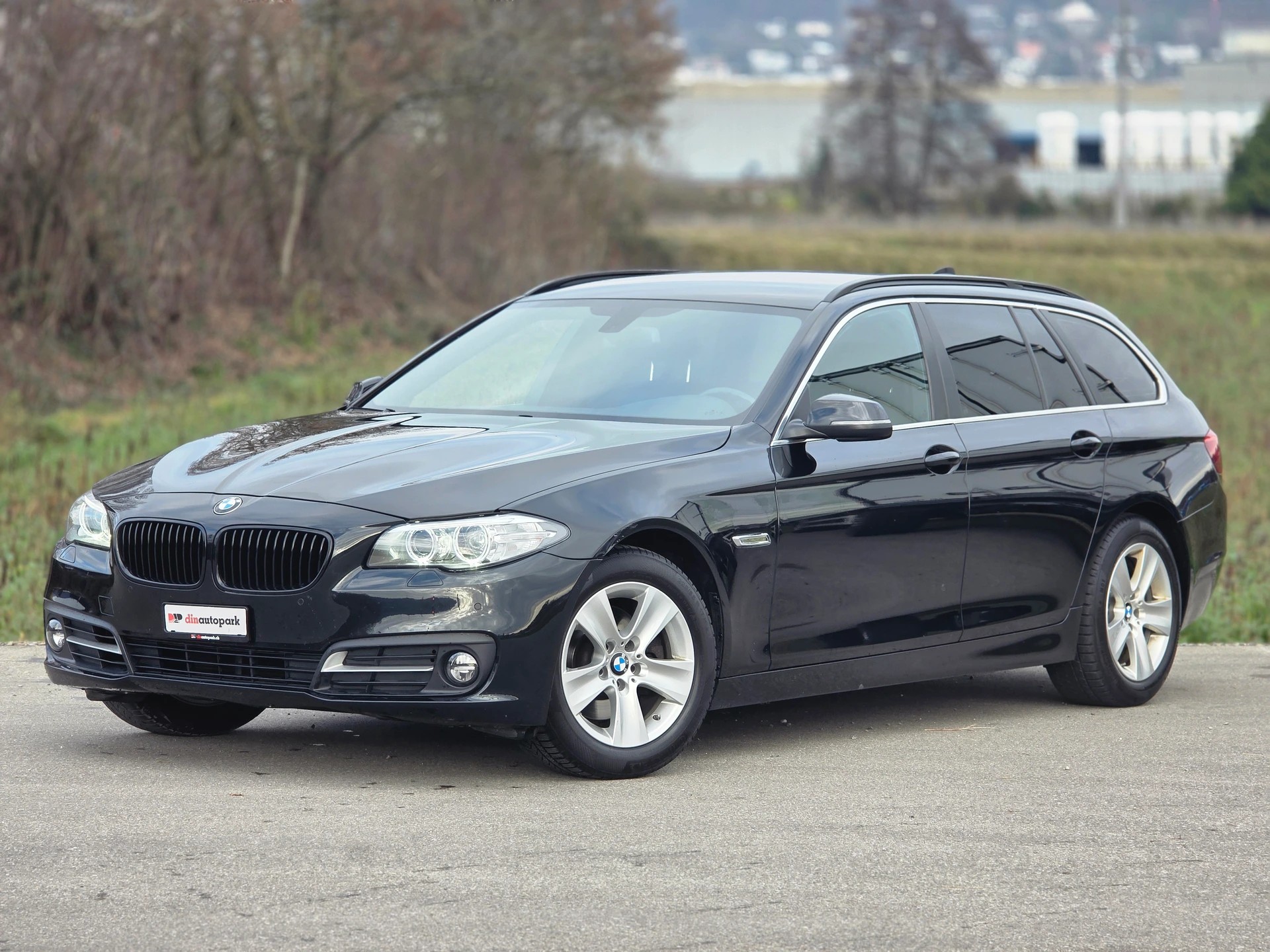 BMW 520d Touring xDrive Steptronic *CH-Fahrzeug* ab MFK *-image-0
