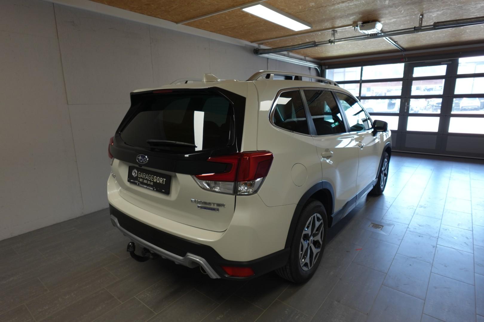 SUBARU Forester Station 2.0i e-Boxer Swiss Plus-image-9
