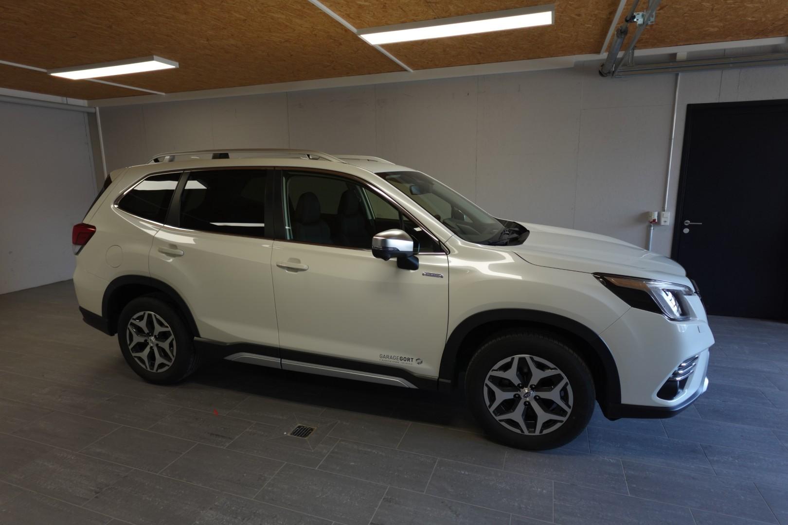 SUBARU Forester Station 2.0i e-Boxer Swiss Plus-image-4