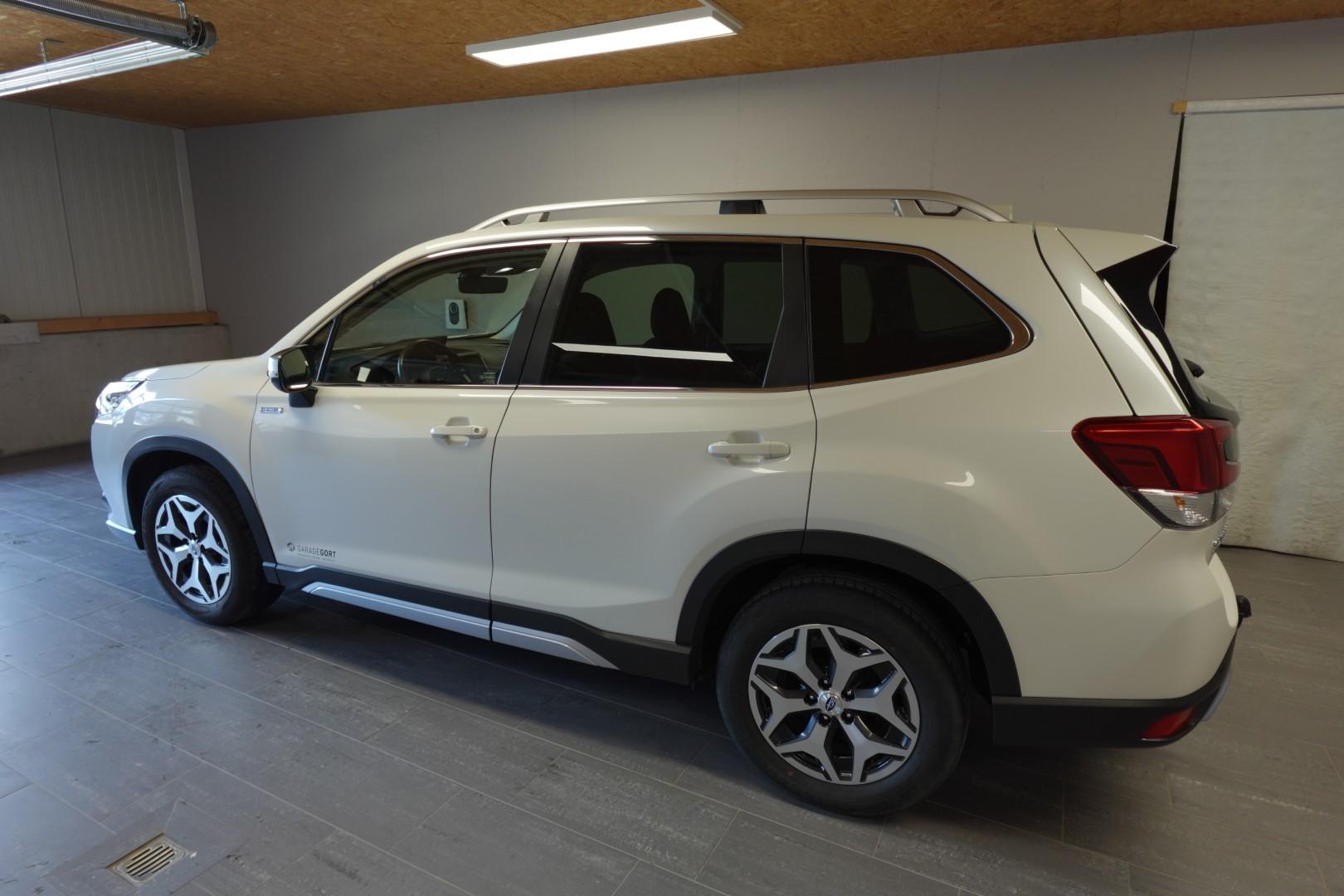 SUBARU Forester Station 2.0i e-Boxer Swiss Plus-image-13