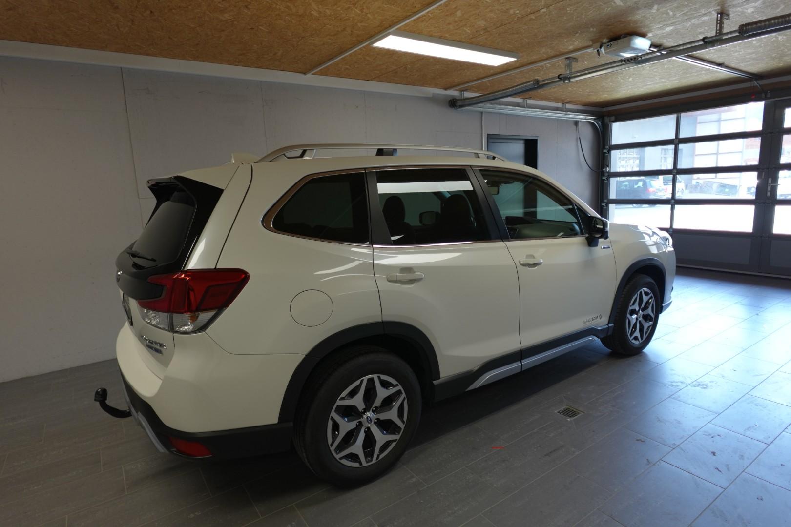 SUBARU Forester Station 2.0i e-Boxer Swiss Plus-image-8