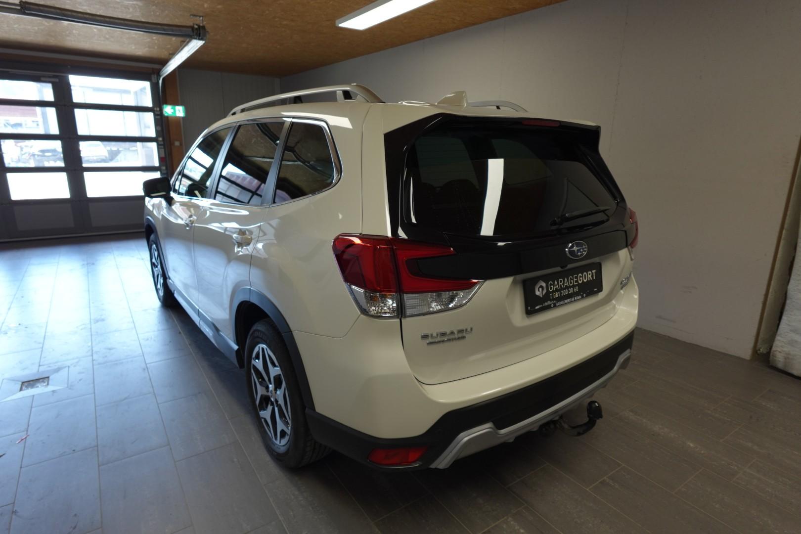 SUBARU Forester Station 2.0i e-Boxer Swiss Plus-image-11