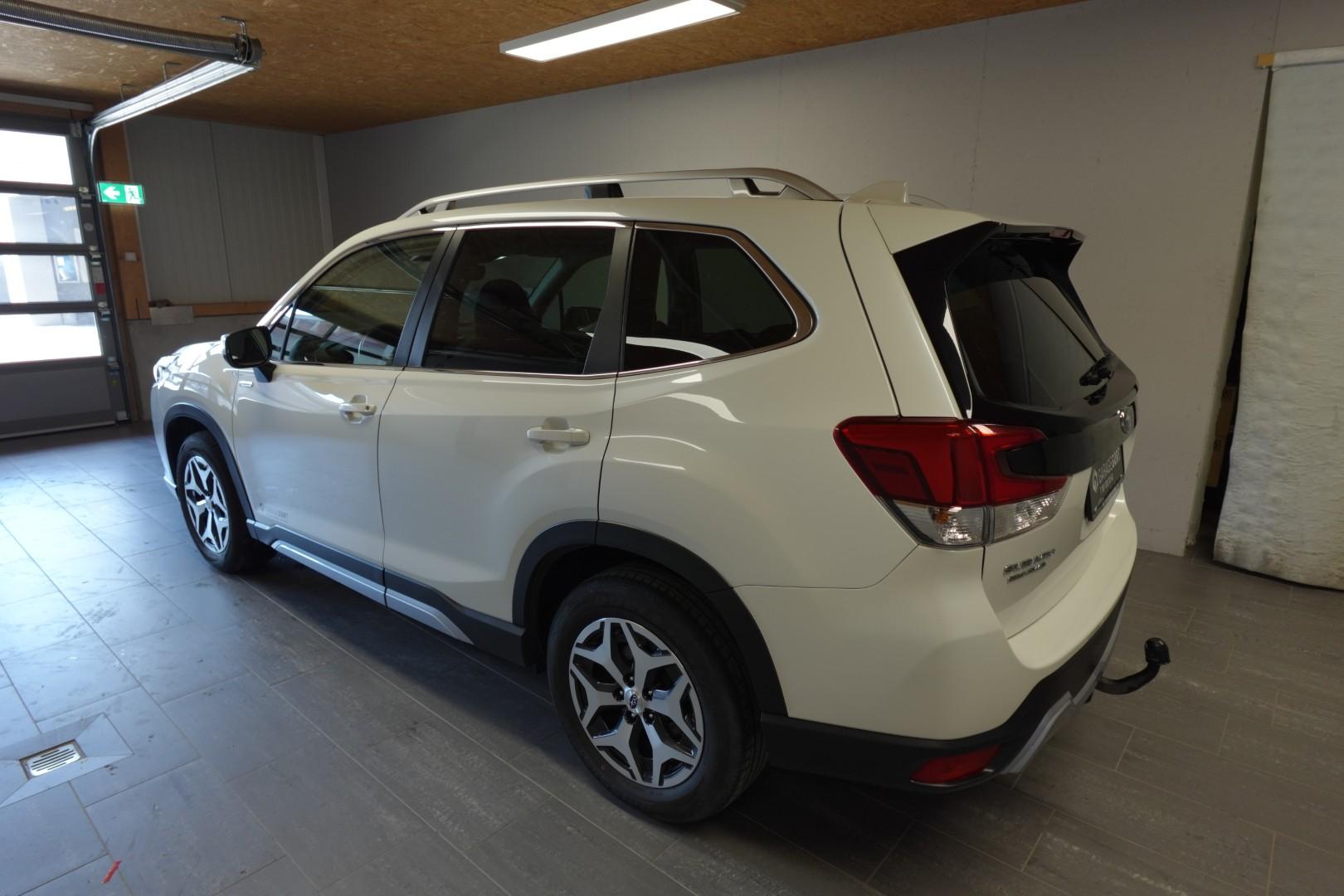 SUBARU Forester Station 2.0i e-Boxer Swiss Plus-image-12