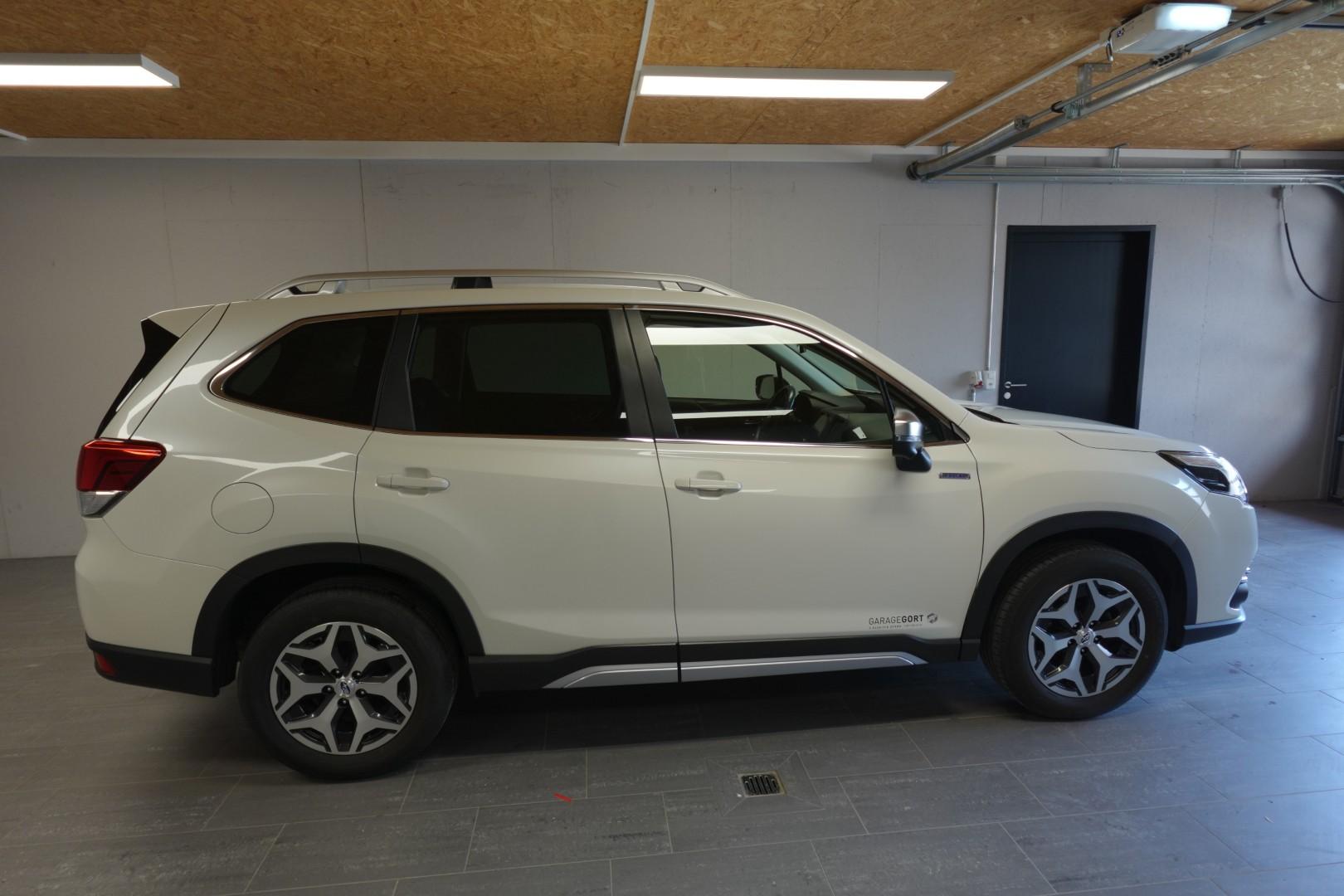 SUBARU Forester Station 2.0i e-Boxer Swiss Plus-image-6