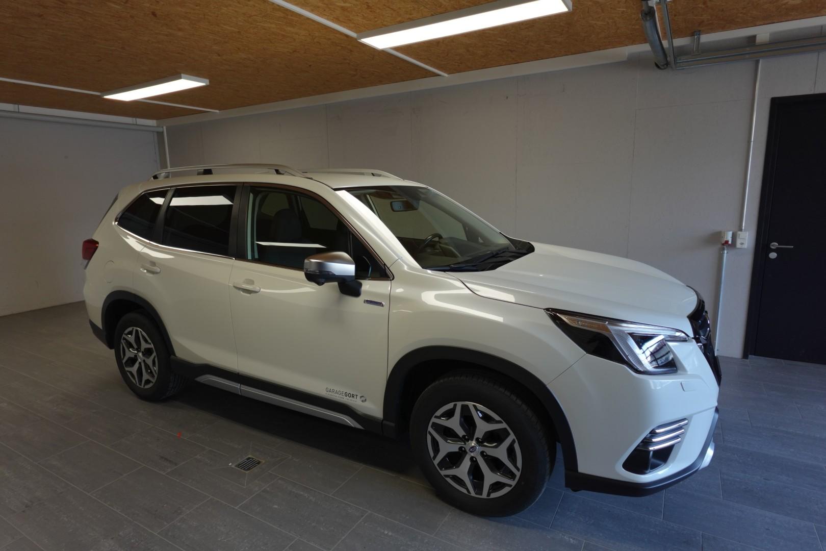 SUBARU Forester Station 2.0i e-Boxer Swiss Plus-image-3