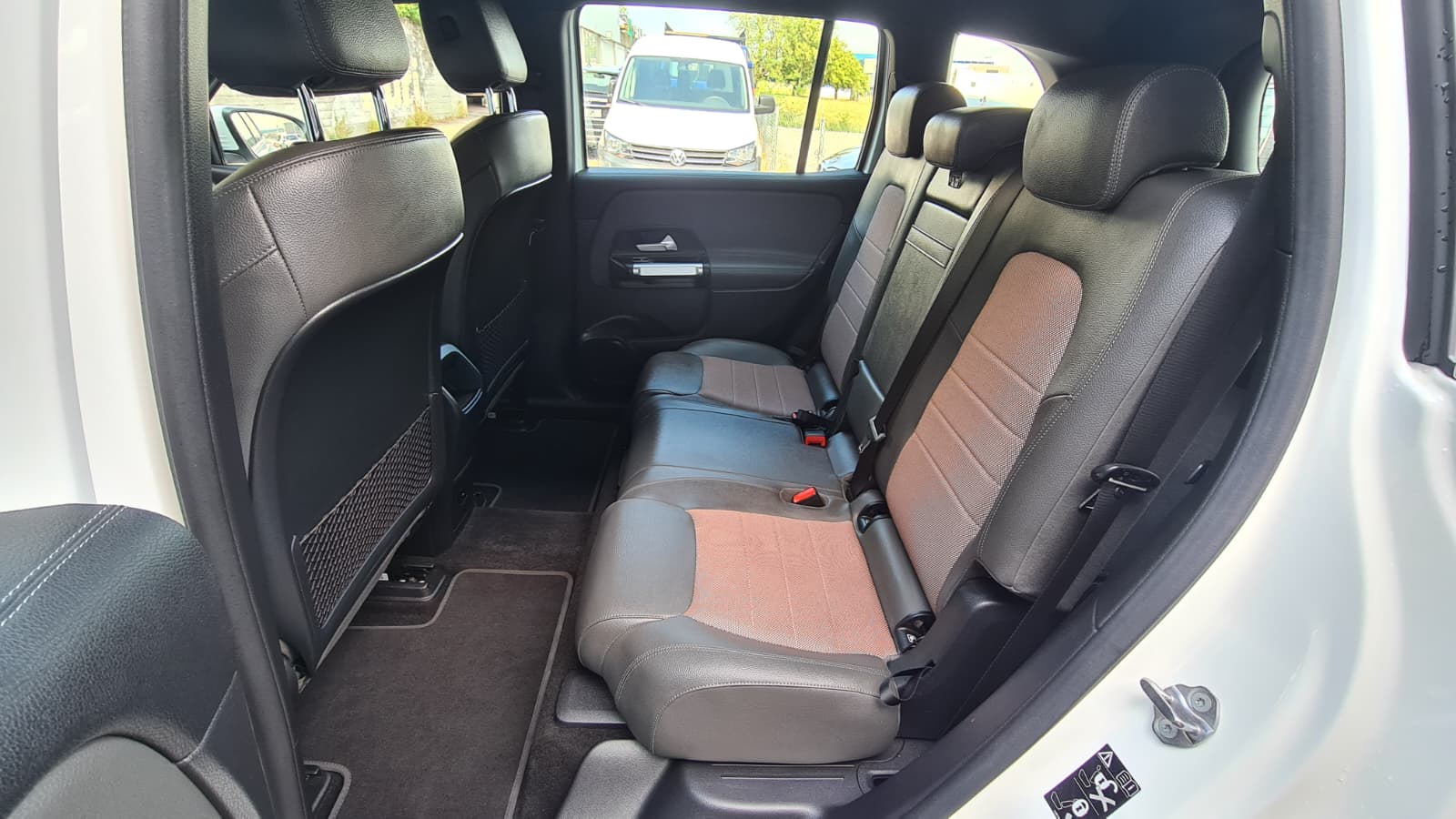MERCEDES-BENZ EQB 350 4Matic ** 292 PS ** Voll-Leder ** Gr-Navi ** RF-Kamera ** Sitzheizung ** Modell 2022 **-image-17