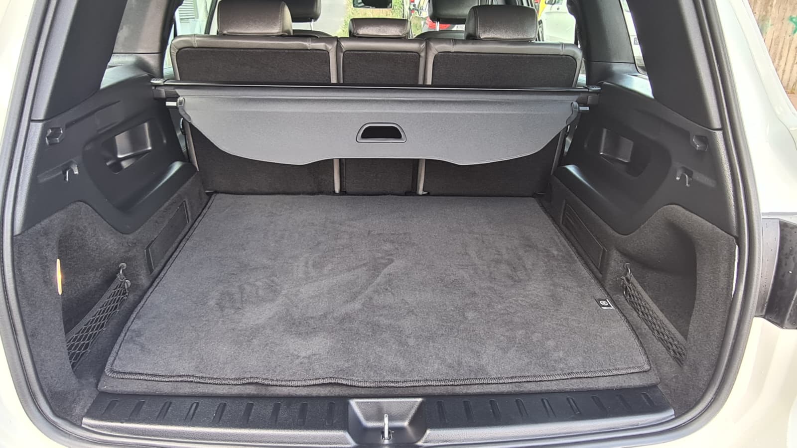 MERCEDES-BENZ EQB 350 4Matic ** 292 PS ** Voll-Leder ** Gr-Navi ** RF-Kamera ** Sitzheizung ** Modell 2022 **-image-6