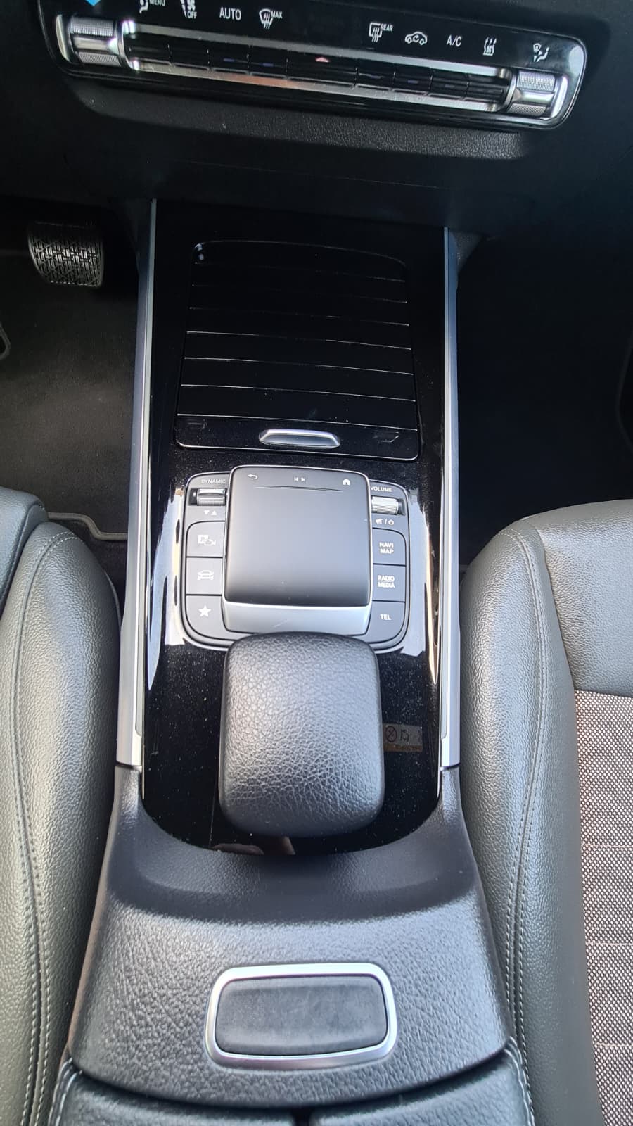 MERCEDES-BENZ EQB 350 4Matic ** 292 PS ** Voll-Leder ** Gr-Navi ** RF-Kamera ** Sitzheizung ** Modell 2022 **-image-11