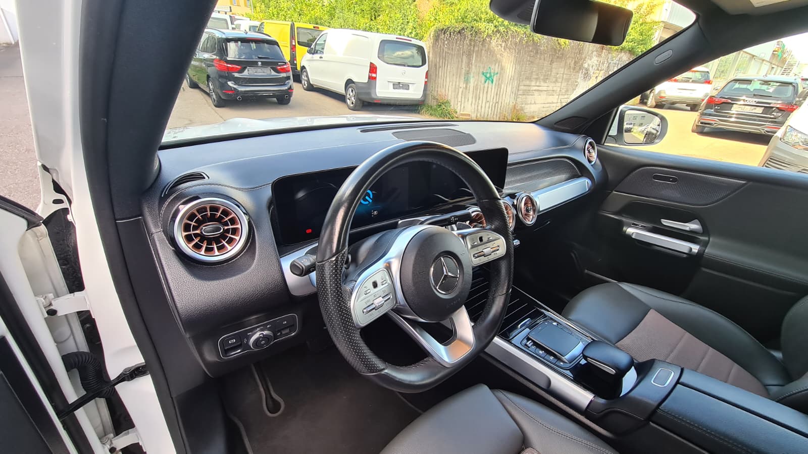 MERCEDES-BENZ EQB 350 4Matic ** 292 PS ** Voll-Leder ** Gr-Navi ** RF-Kamera ** Sitzheizung ** Modell 2022 **-image-12