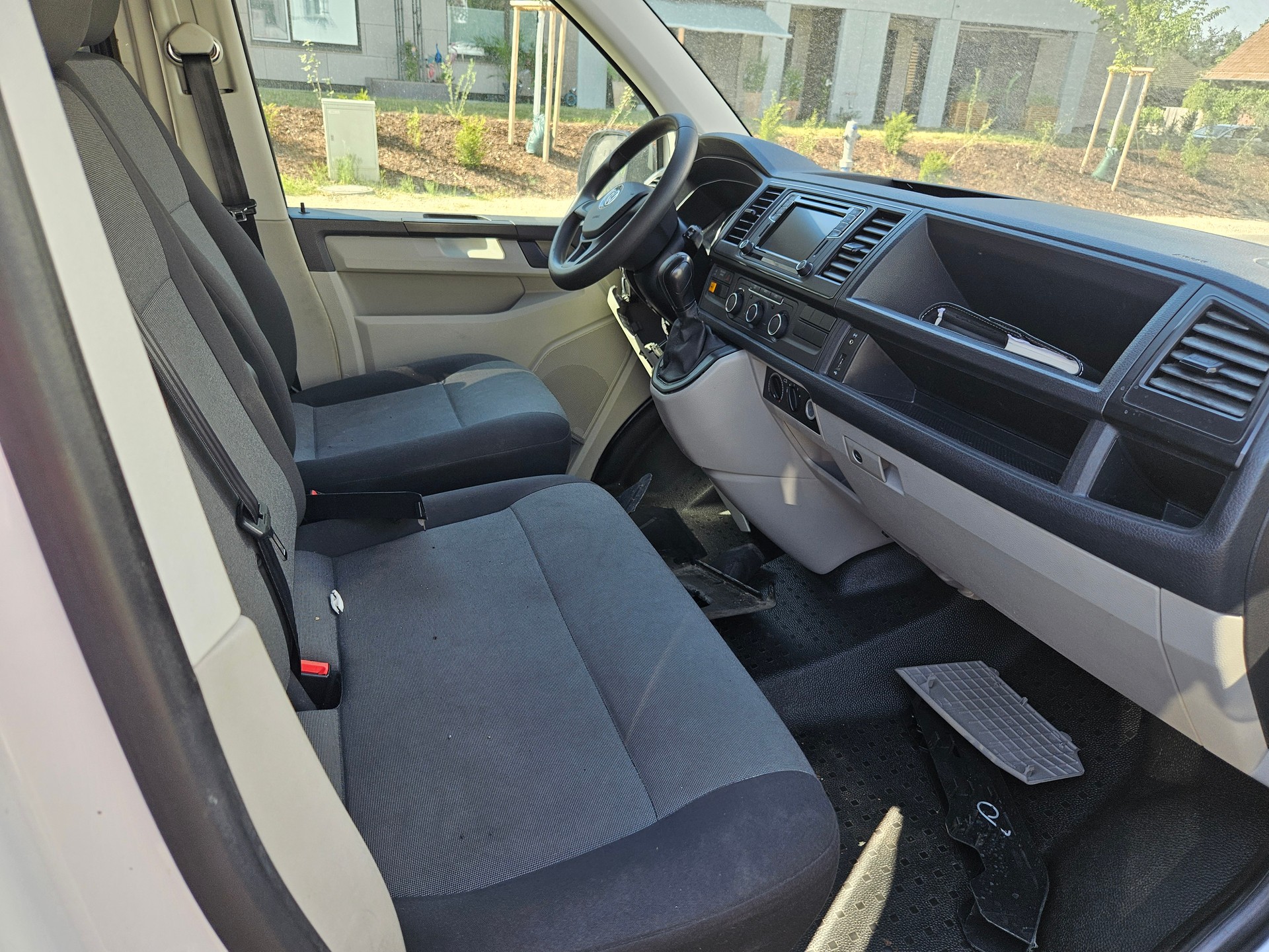 VW T6 2.0 TDI DSG Berufsmässiger Personentrsp-image-4