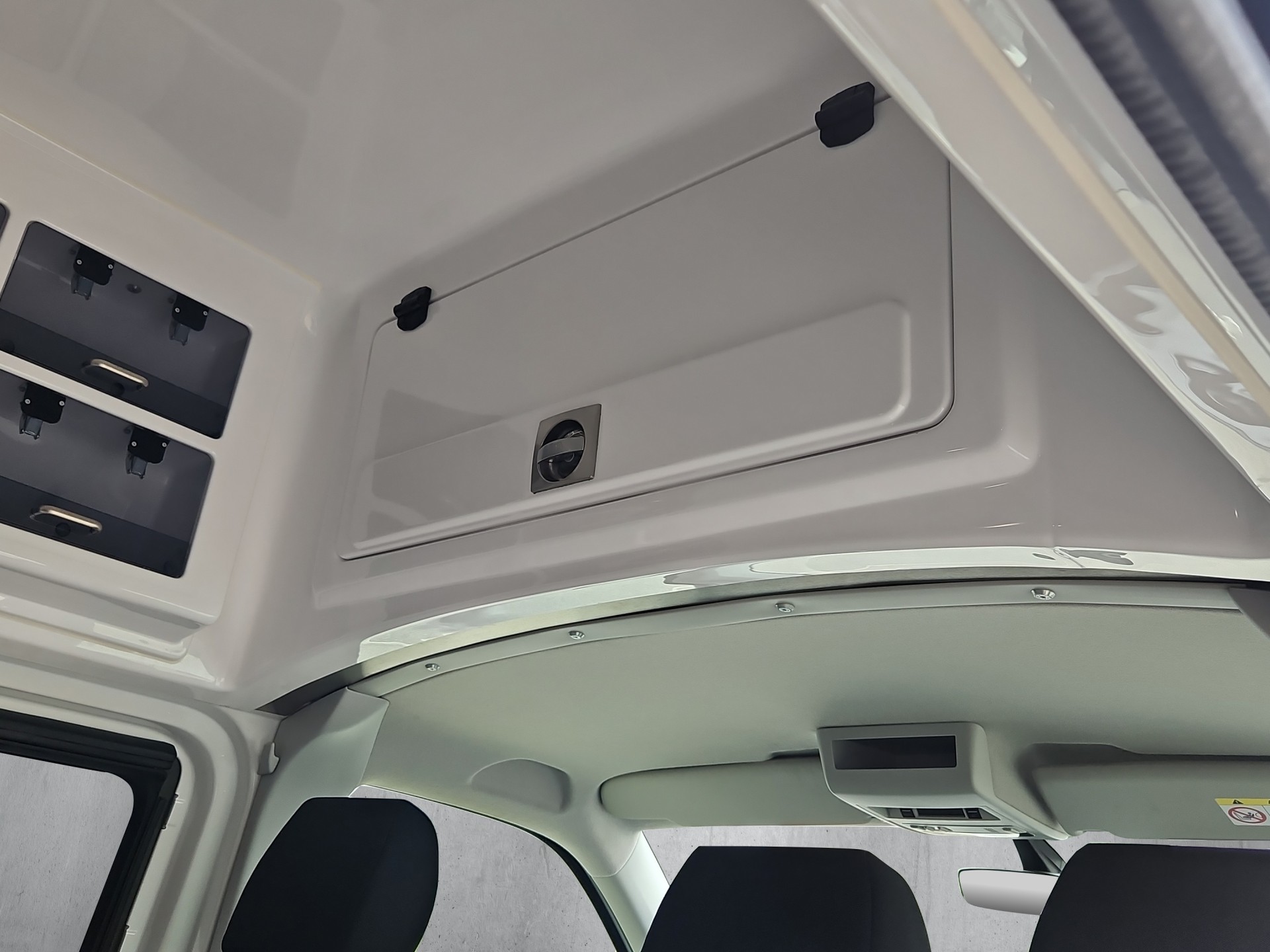 VW T6 2.0 TDI DSG Berufsmässiger Personentrsp-image-5