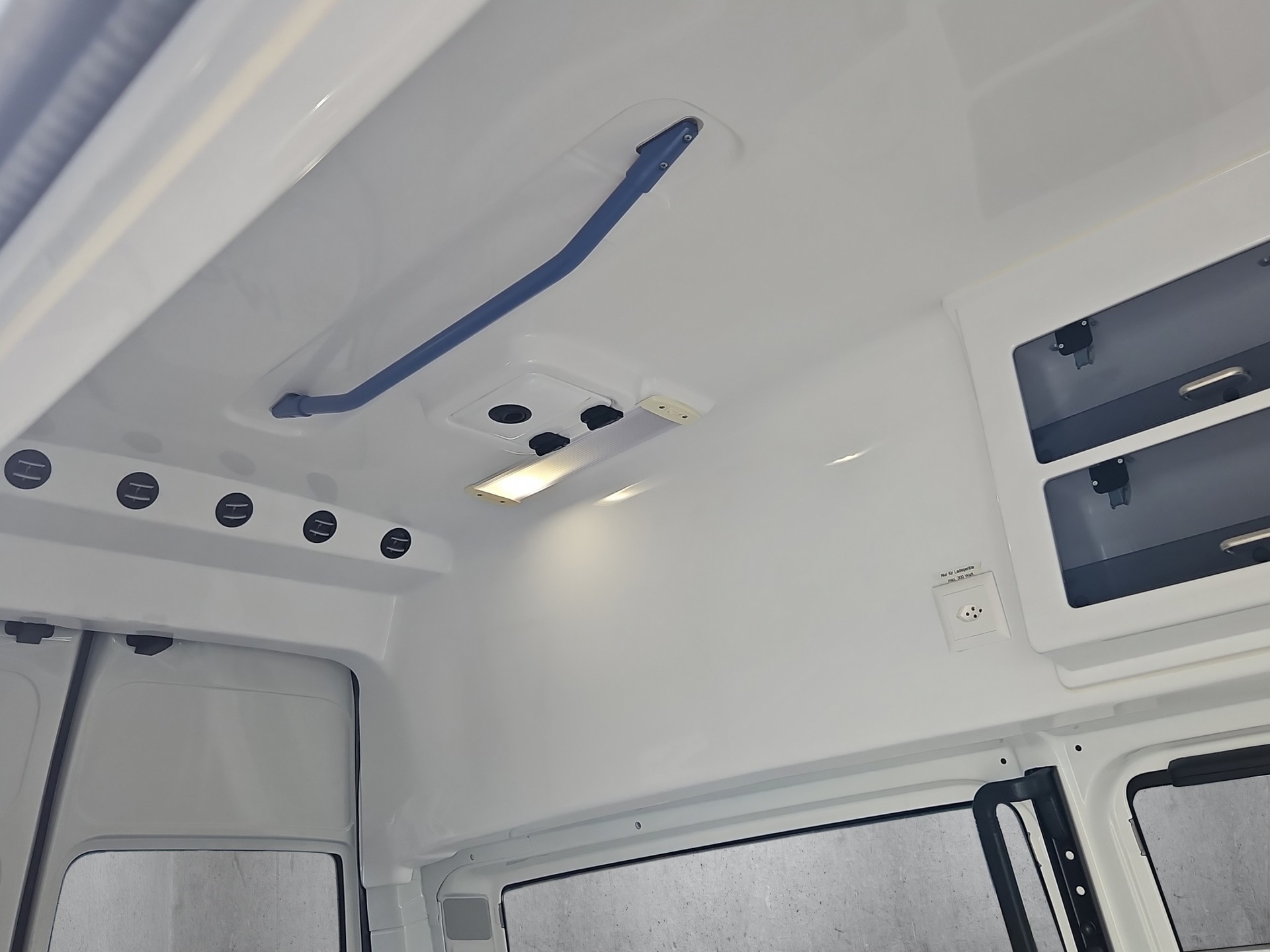 VW T6 2.0 TDI DSG Berufsmässiger Personentrsp-image-7