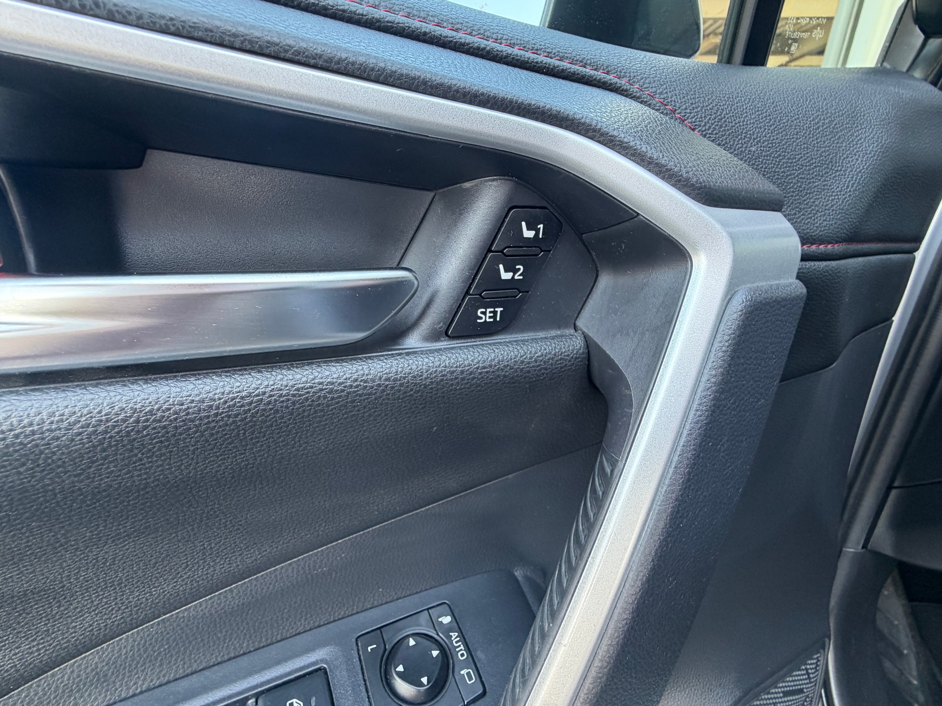 TOYOTA RAV-4 2.5 PHEV Platinum e-CVT 4WD-image-11
