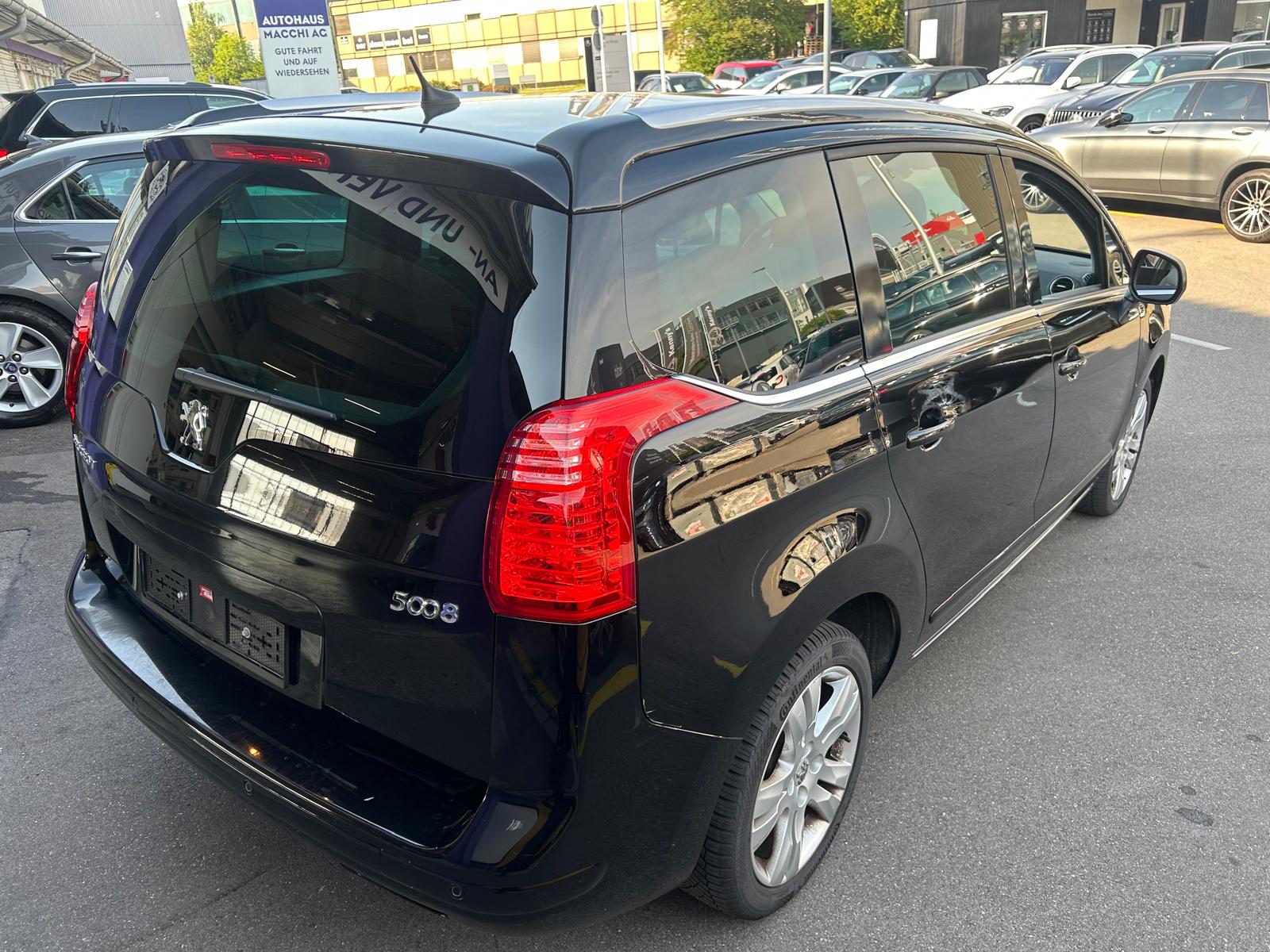 PEUGEOT 5008 1.6 16V T Sport Pack Automatic-image-3