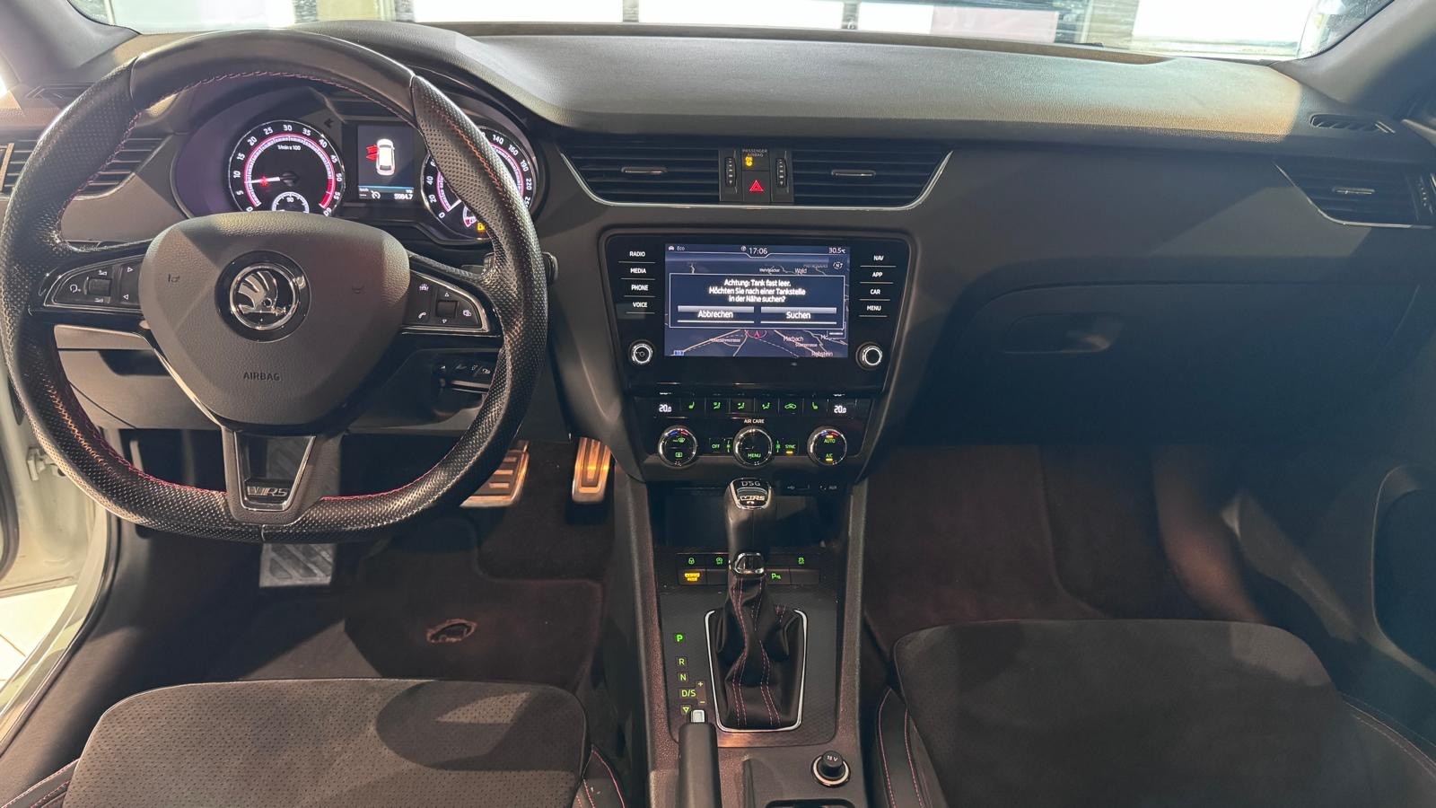 SKODA Octavia Combi 2.0 TDI RS DSG-image-9