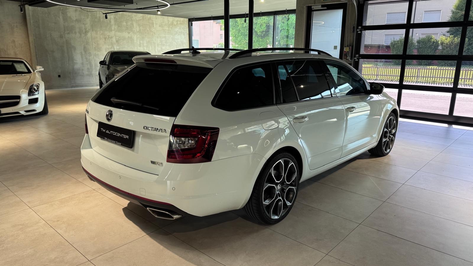 SKODA Octavia Combi 2.0 TDI RS DSG-image-2
