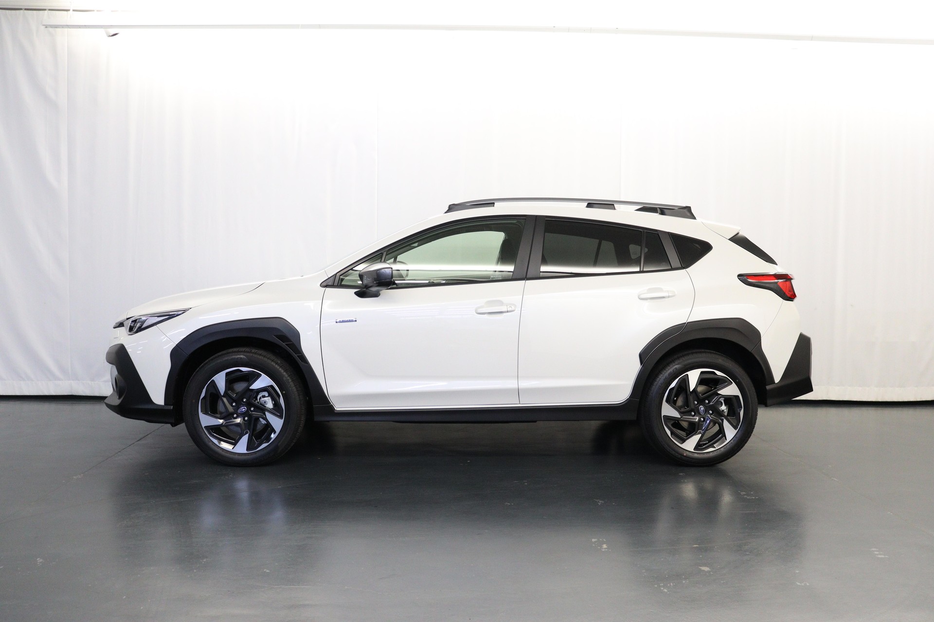 SUBARU Crosstrek 2.0i e-Boxer Luxury-showroom-element-3