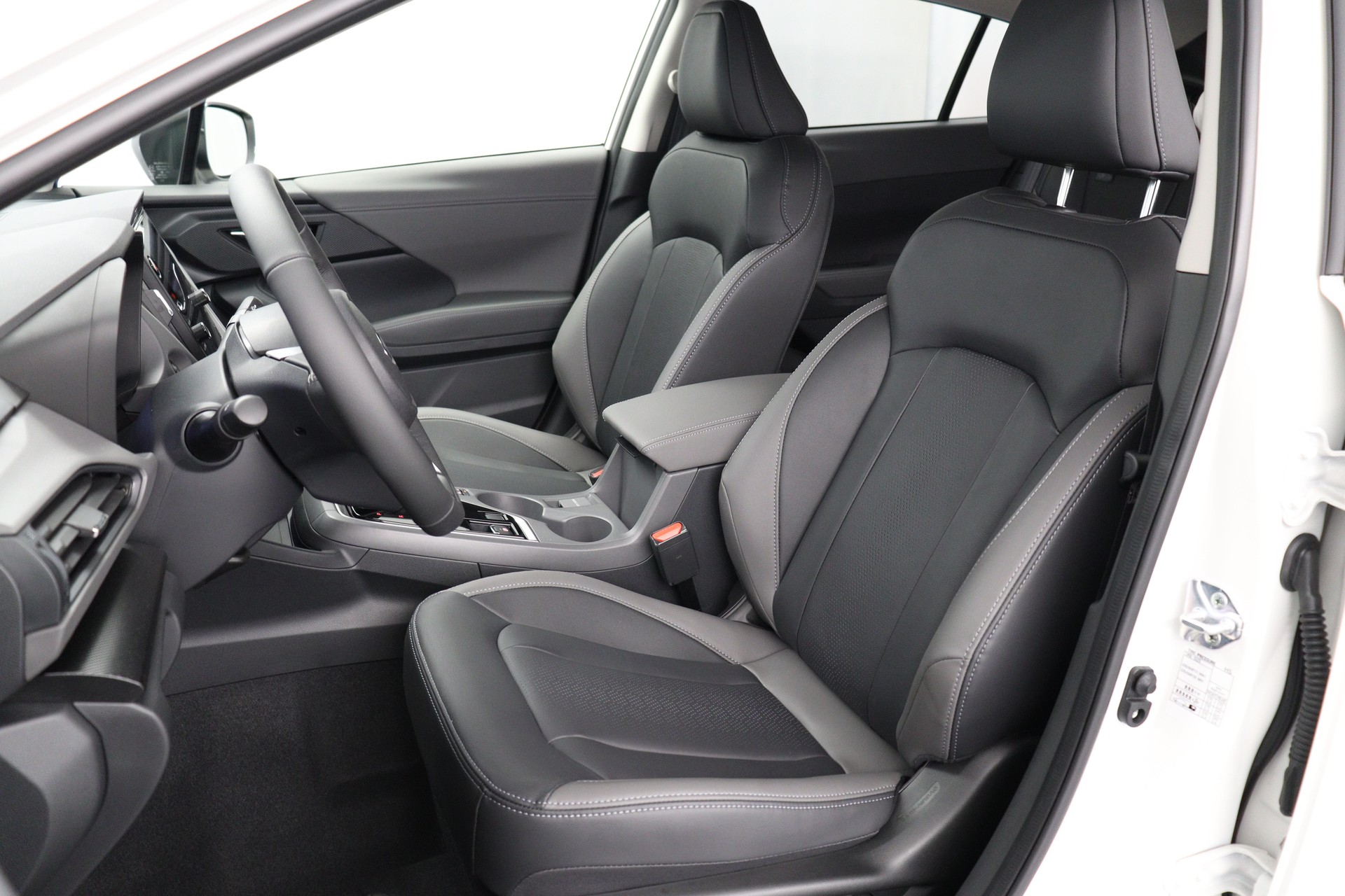 SUBARU Crosstrek 2.0i e-Boxer Luxury-showroom-element-2