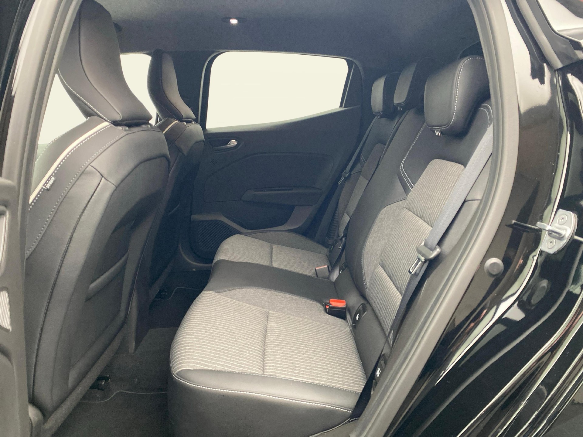MITSUBISHI Colt 1.6 HEV Instyle-image-3