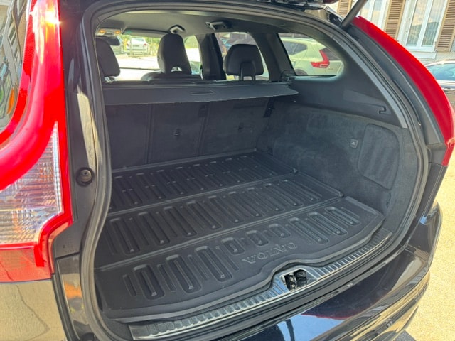 VOLVO XC60 3.0 T6 Summum R-Design AWD-image-12