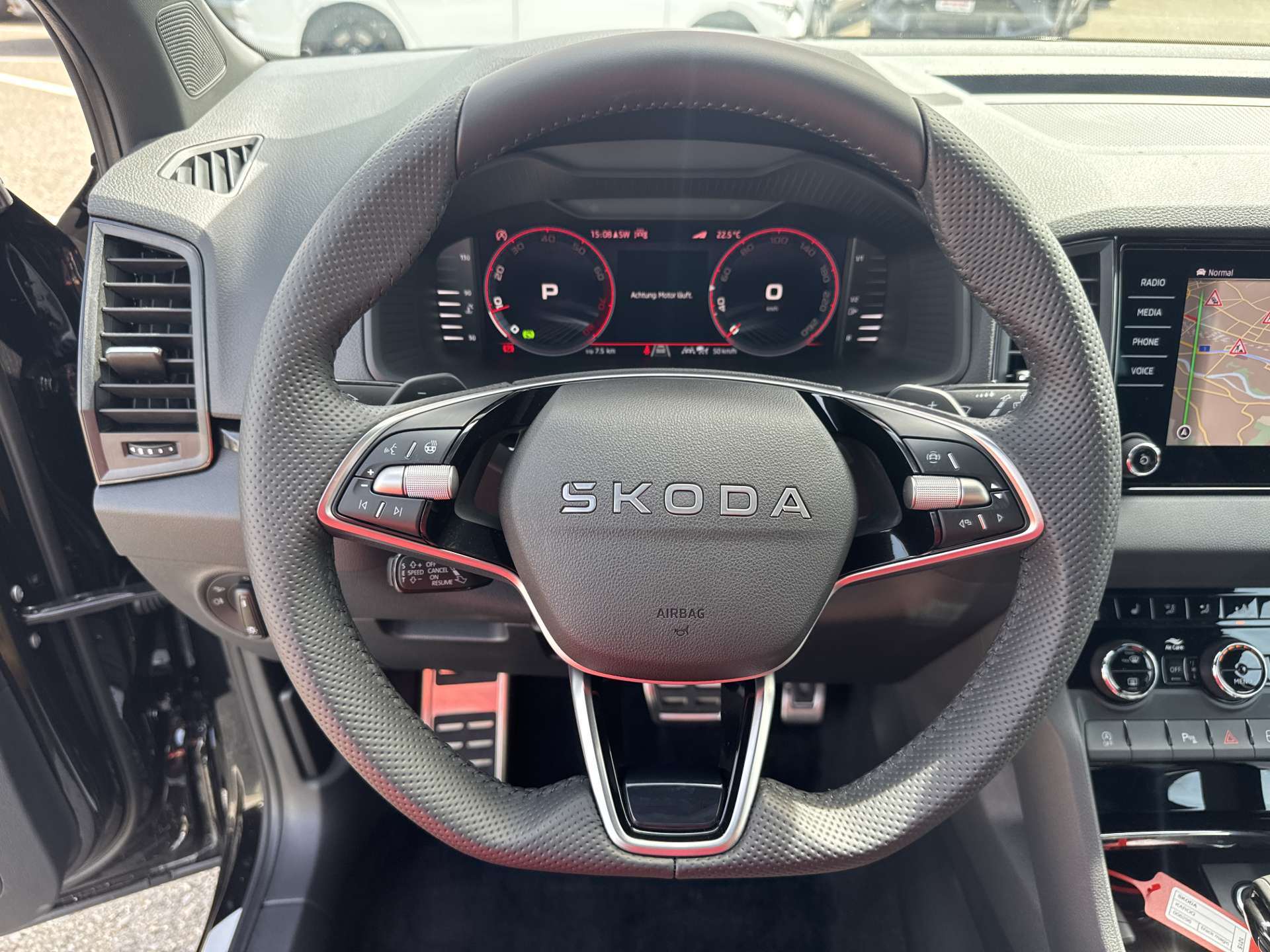 SKODA Karoq 2.0 TSi SportLine 4x4 DSG-Automat-image-14