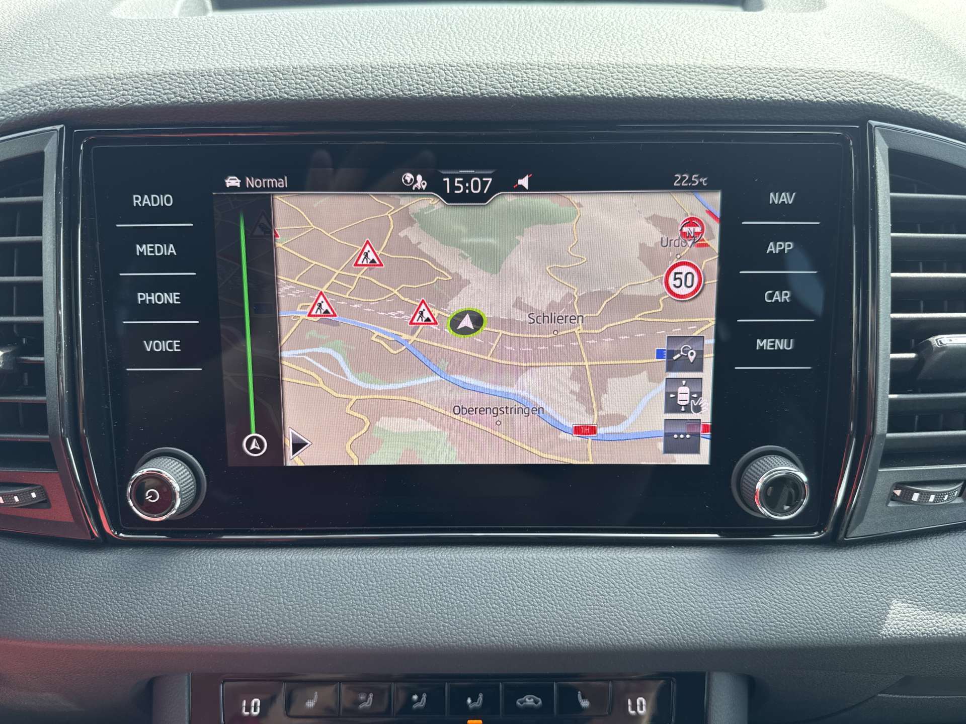 SKODA Karoq 2.0 TSi SportLine 4x4 DSG-Automat-image-1