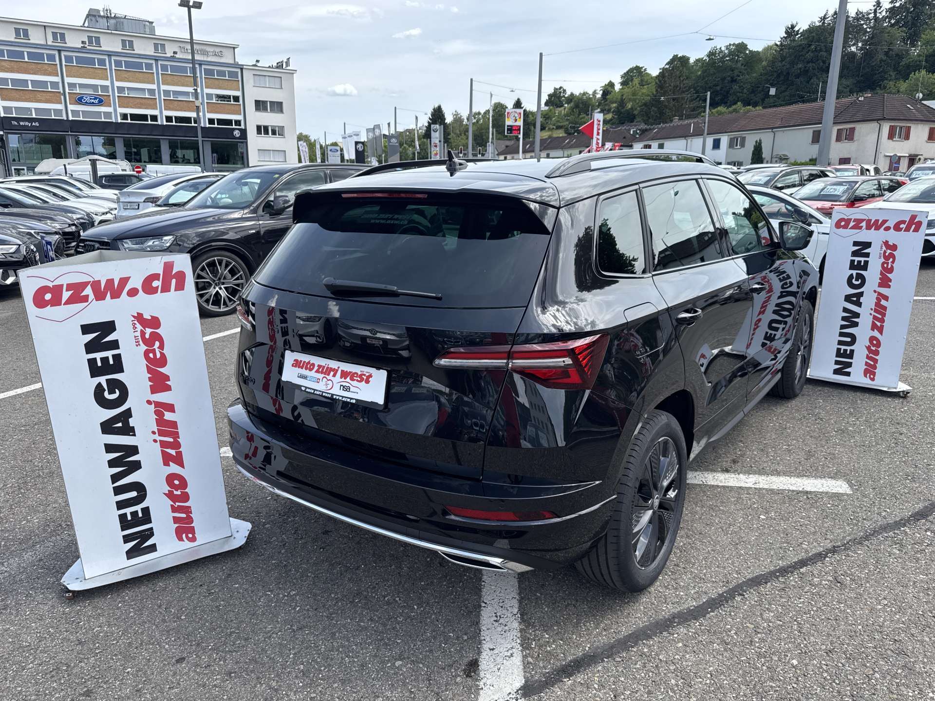SKODA Karoq 2.0 TSi SportLine 4x4 DSG-Automat-image-2