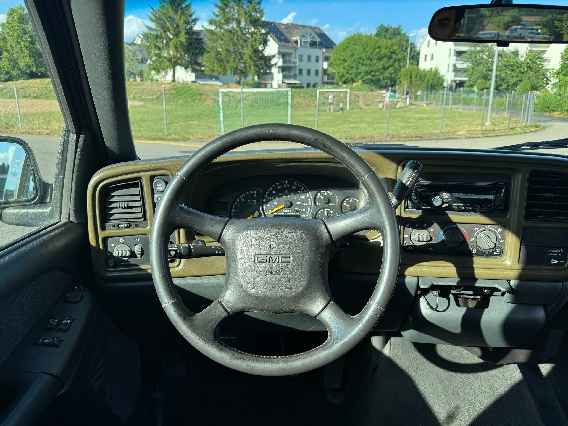 GMC Sierra-image-13