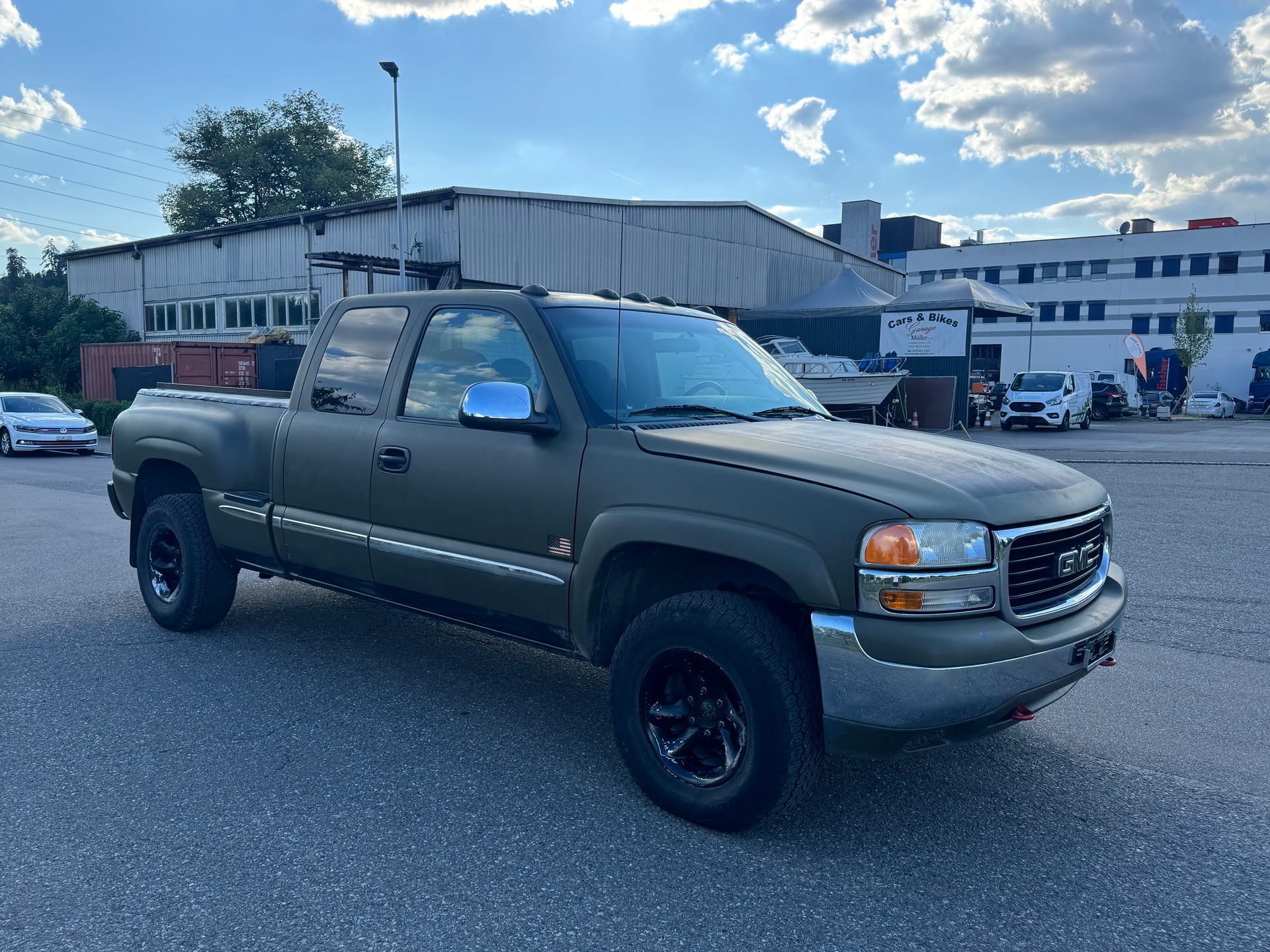 GMC Sierra-image-0