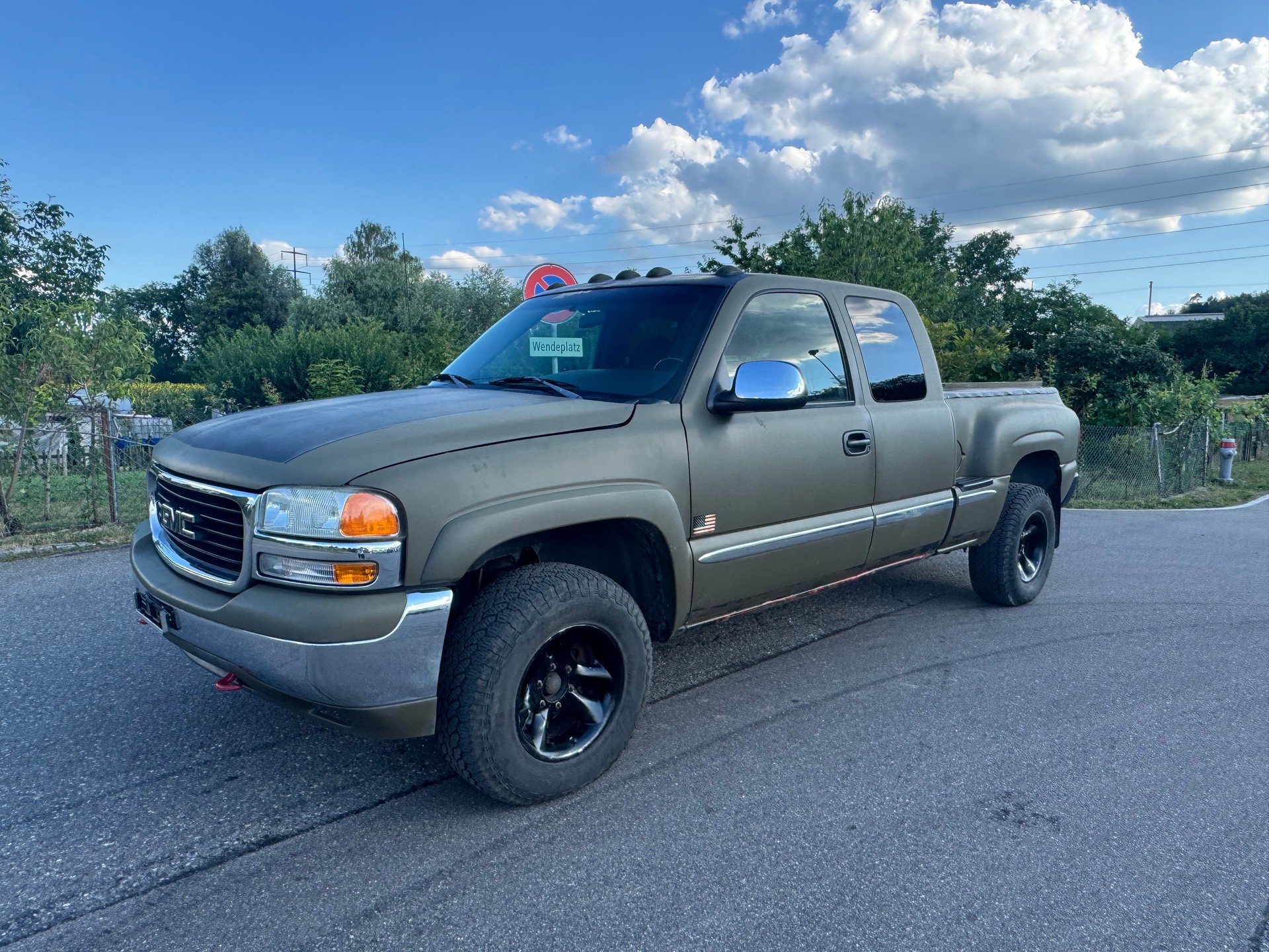 GMC Sierra-image-2