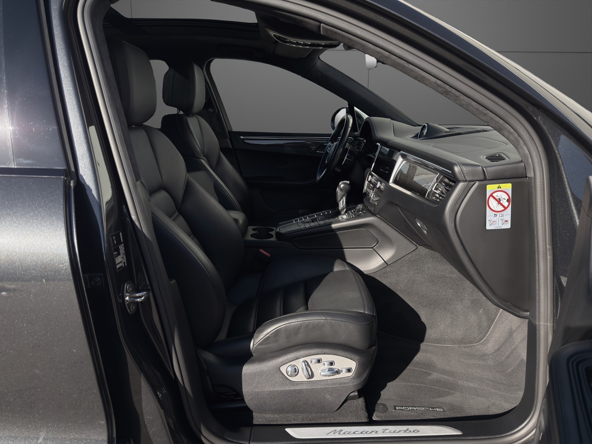 PORSCHE Macan Turbo PDK-image-10