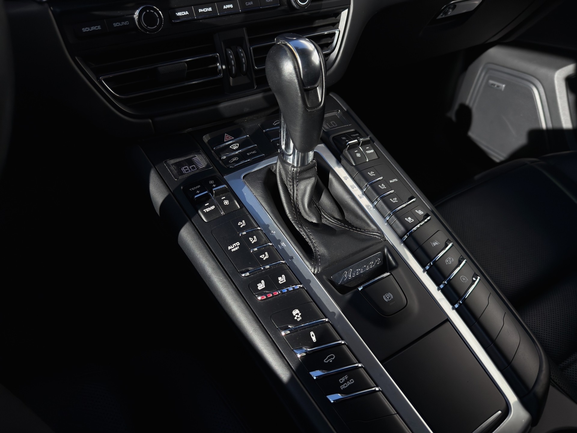 PORSCHE Macan Turbo PDK-image-14