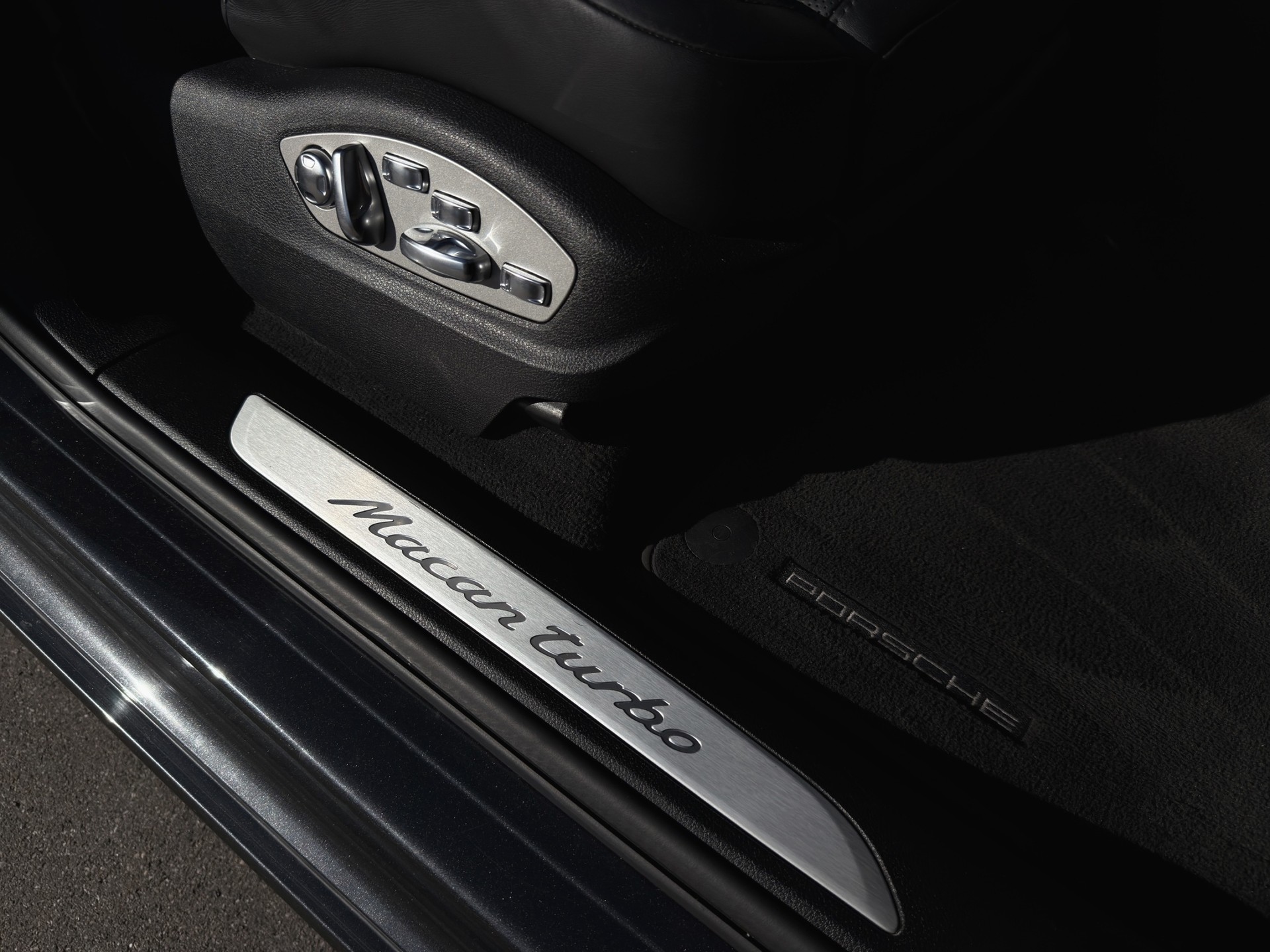 PORSCHE Macan Turbo PDK-image-16