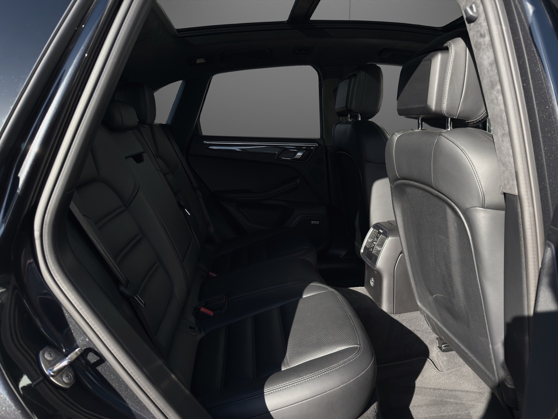 PORSCHE Macan Turbo PDK-image-9